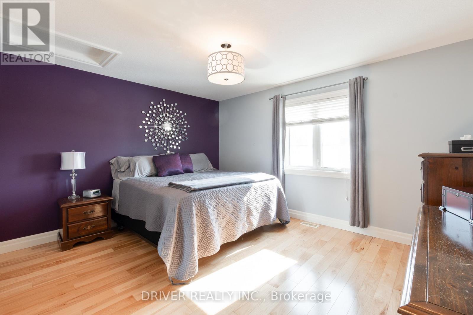 36 SPRUCE STREET W Property Photo