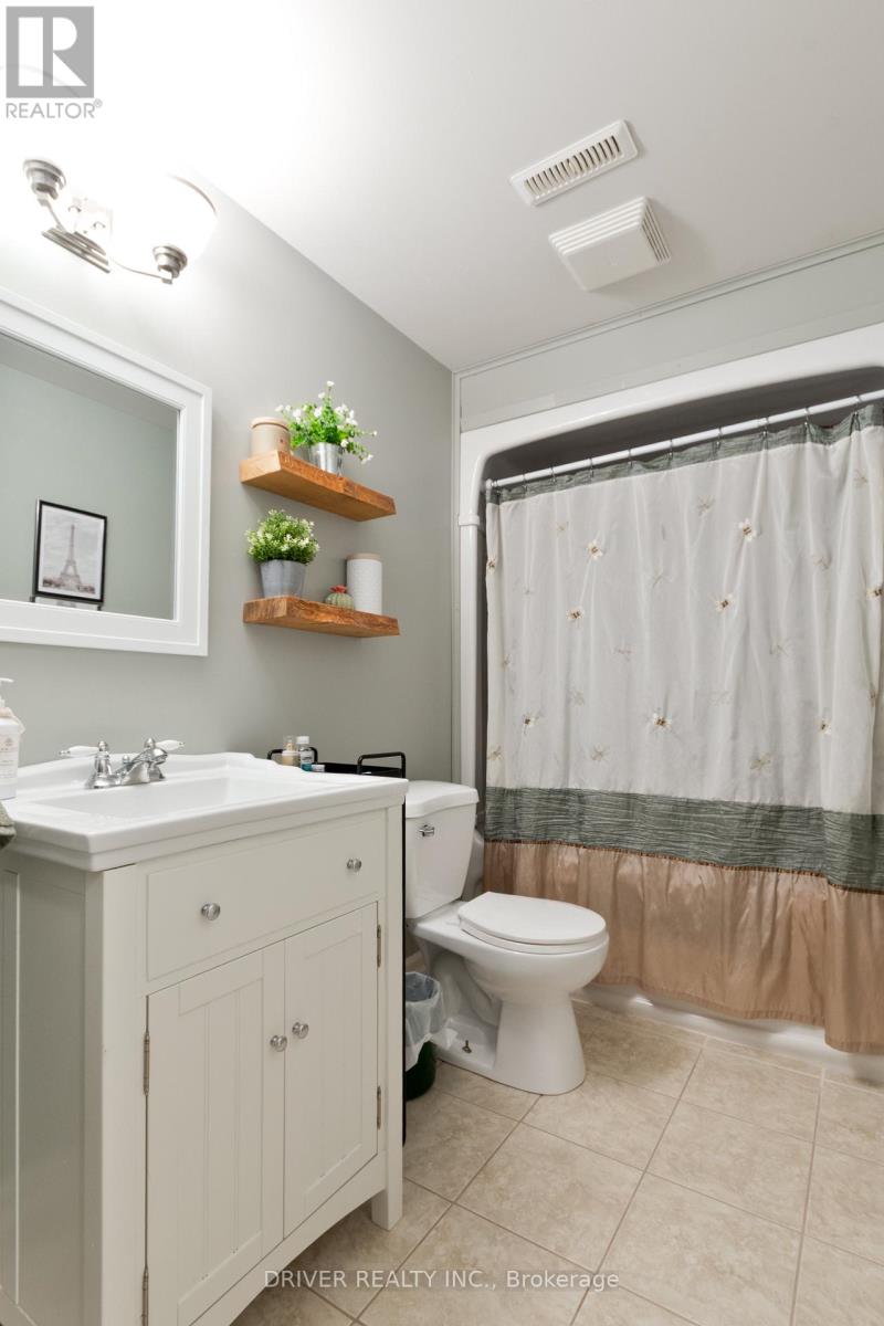 36 SPRUCE STREET W Property Photo