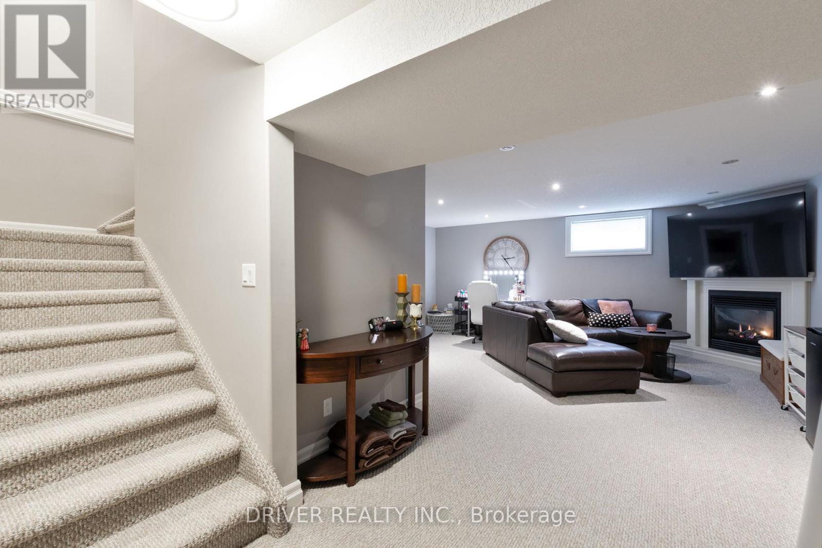 36 SPRUCE STREET W Property Photo