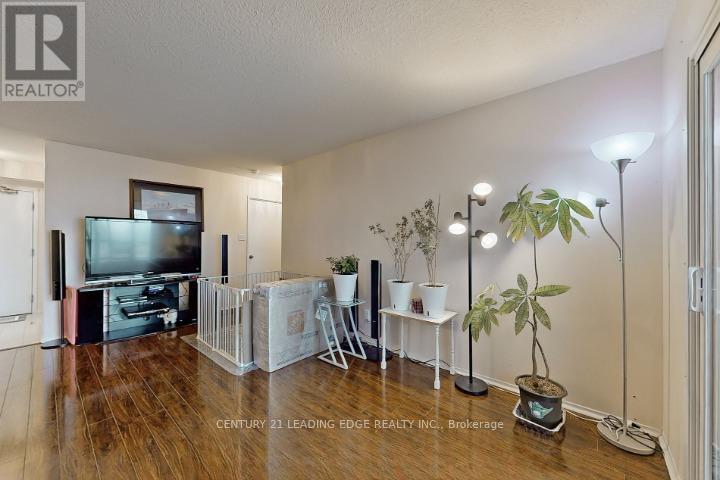 #516 2550 LAWRENCE AVENUE - 17