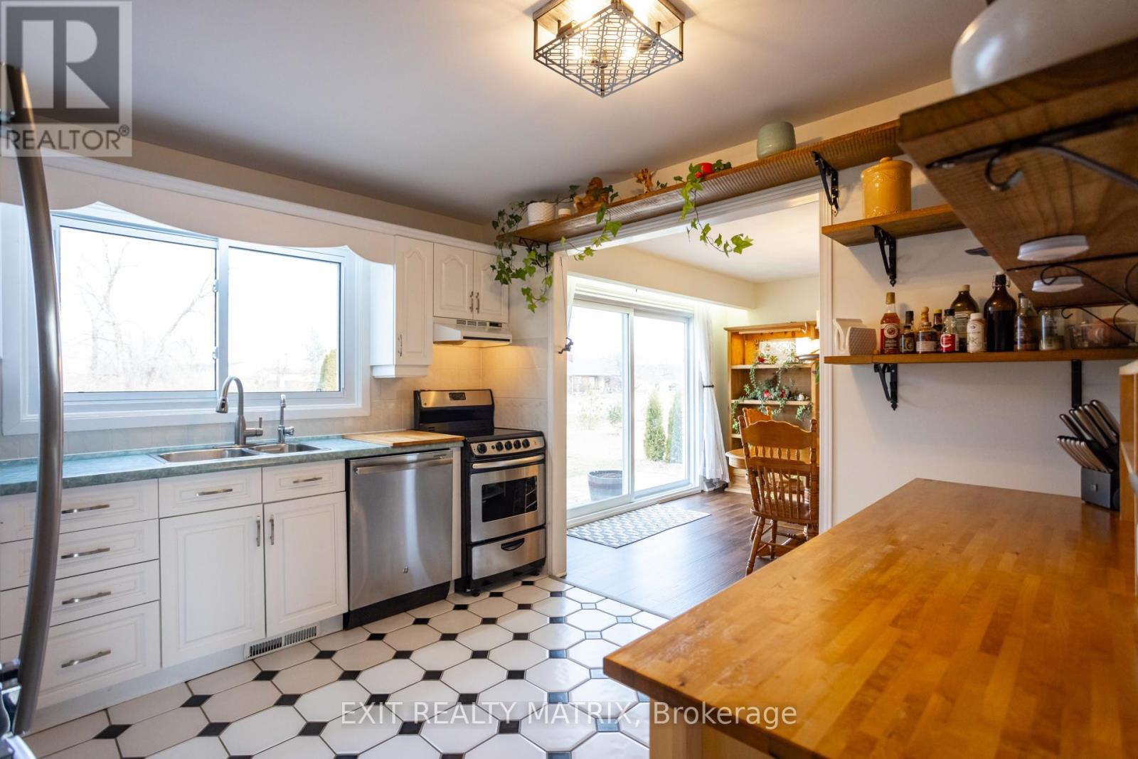 209 QUEEN STREET W - 15