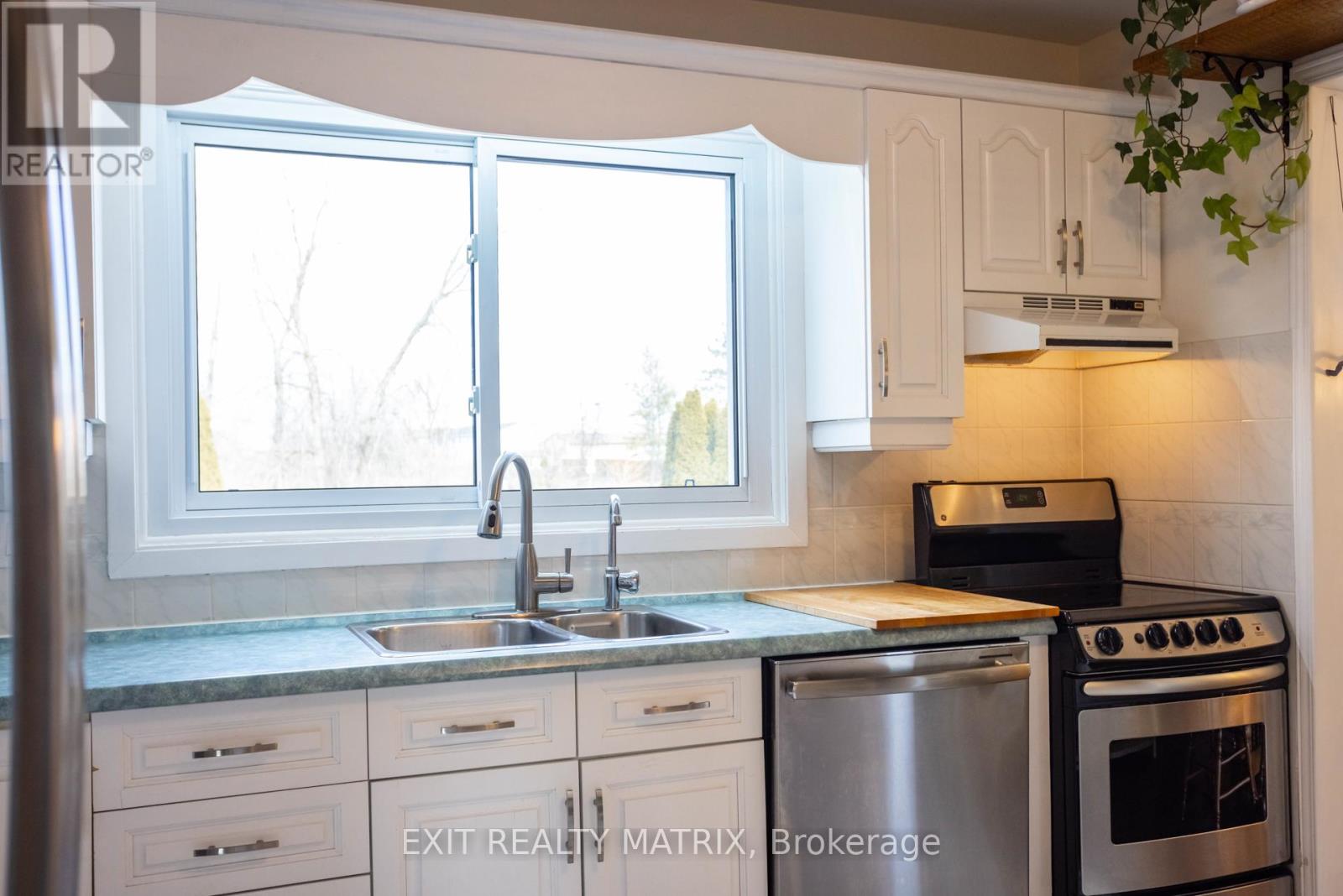209 QUEEN STREET W - 16