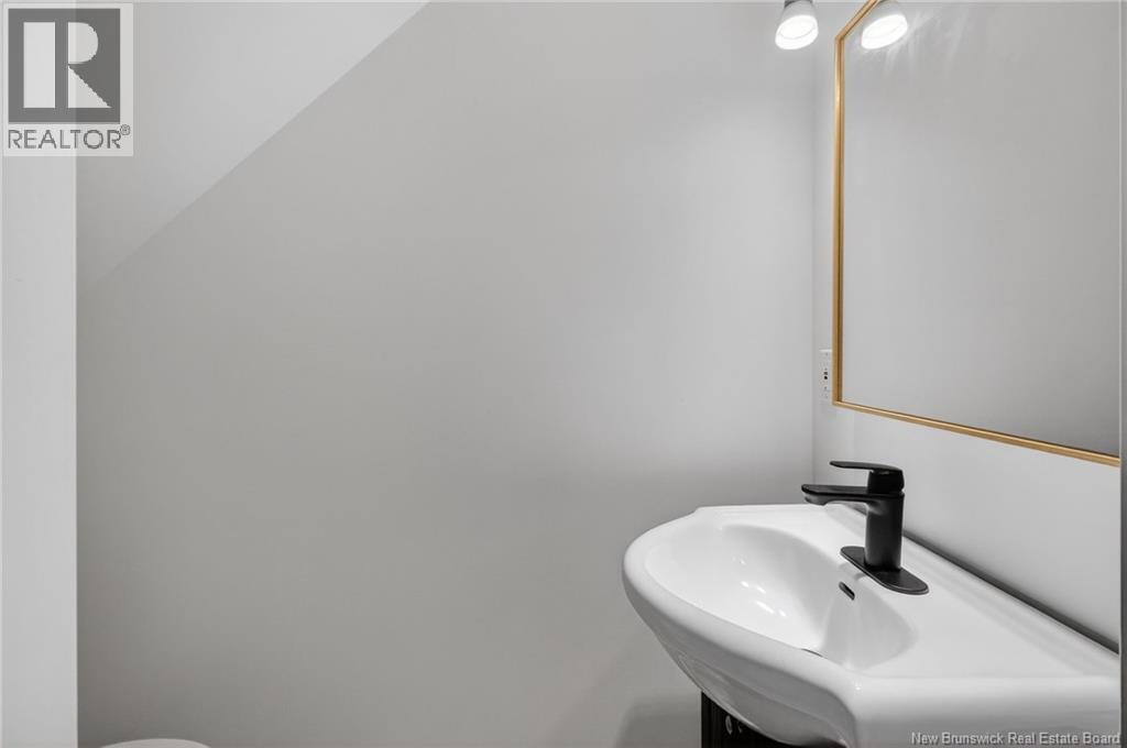#5 380 Champlain Street - 12