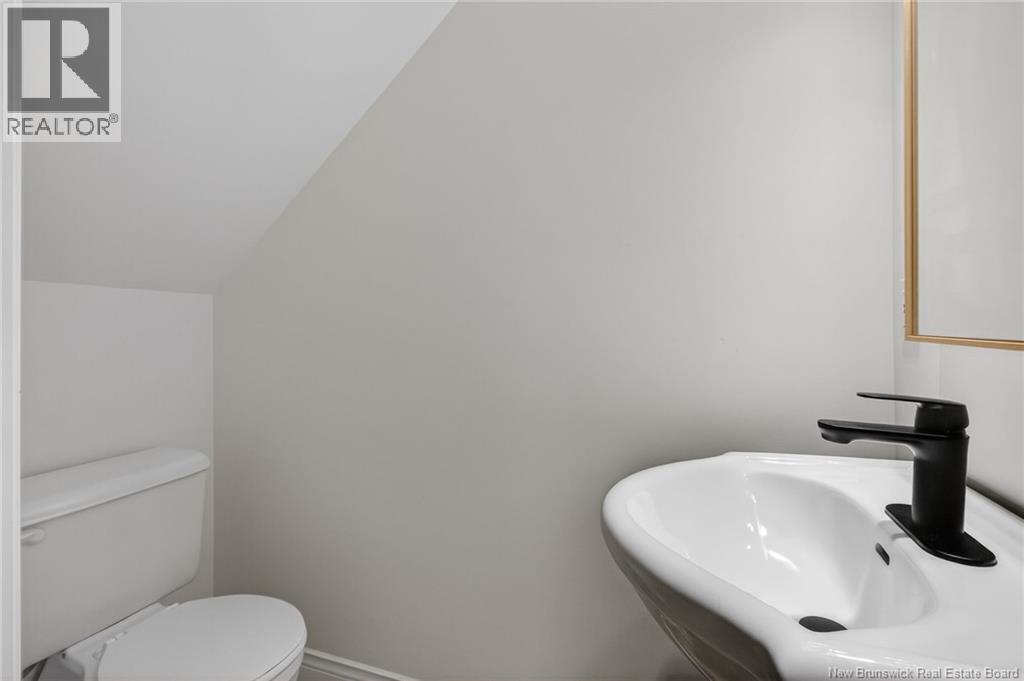 #5 380 Champlain Street - 13