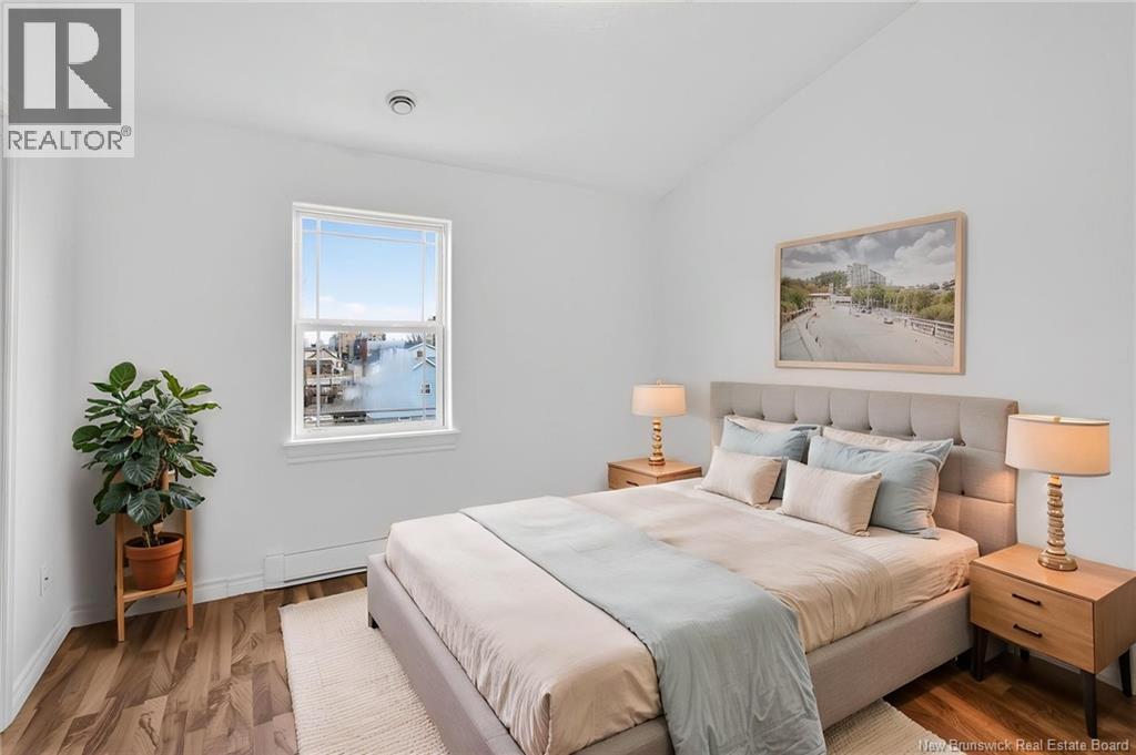 #5 380 Champlain Street - 16