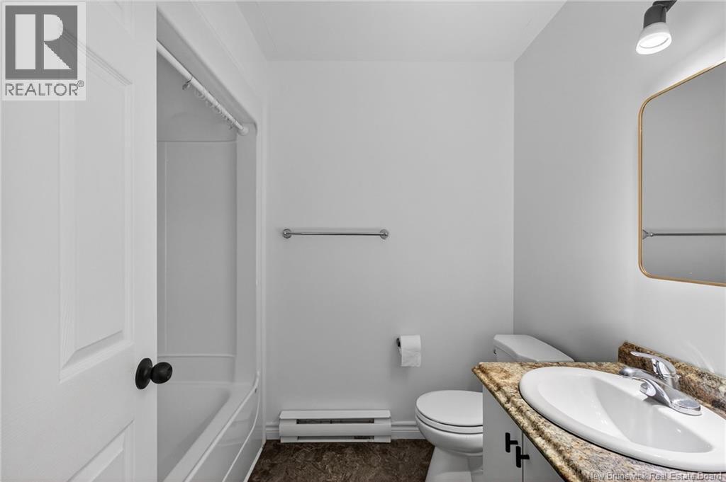 #5 380 Champlain Street - 19