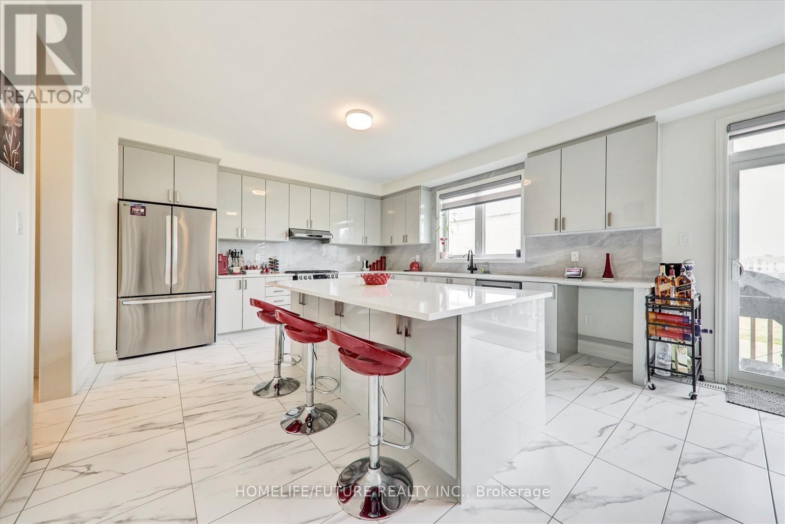 4 EMERALD GROVE - 11