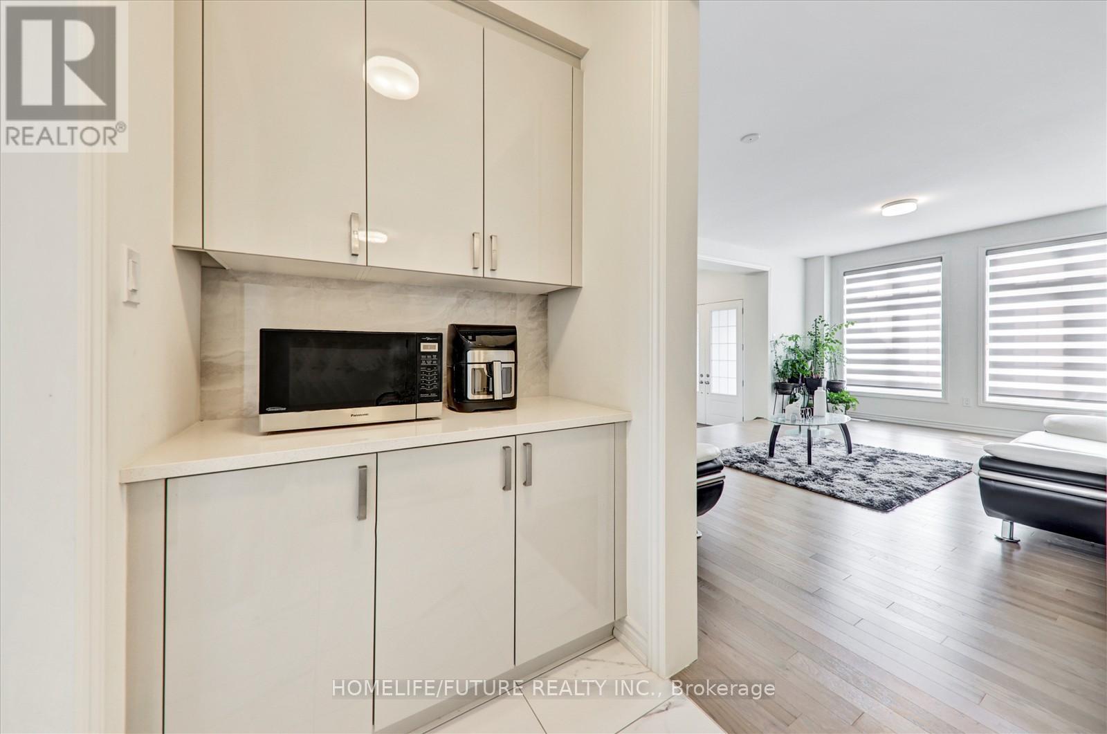 4 EMERALD GROVE - 19