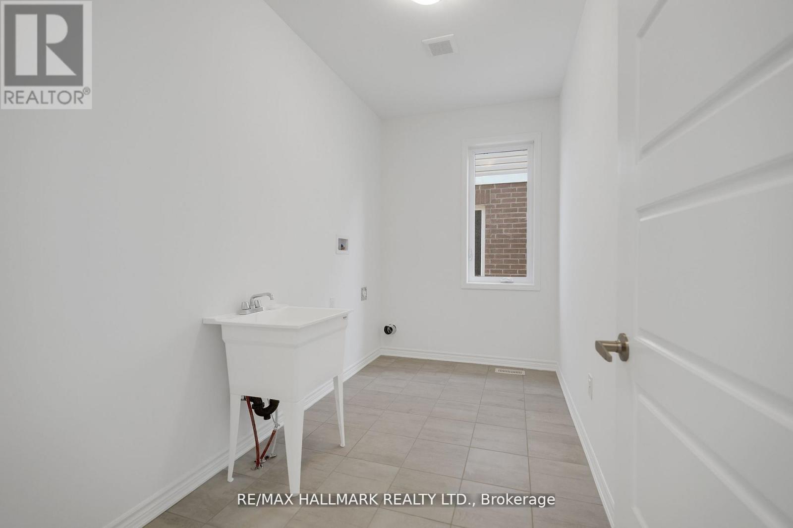 634 NEWLOVE STREET - 28