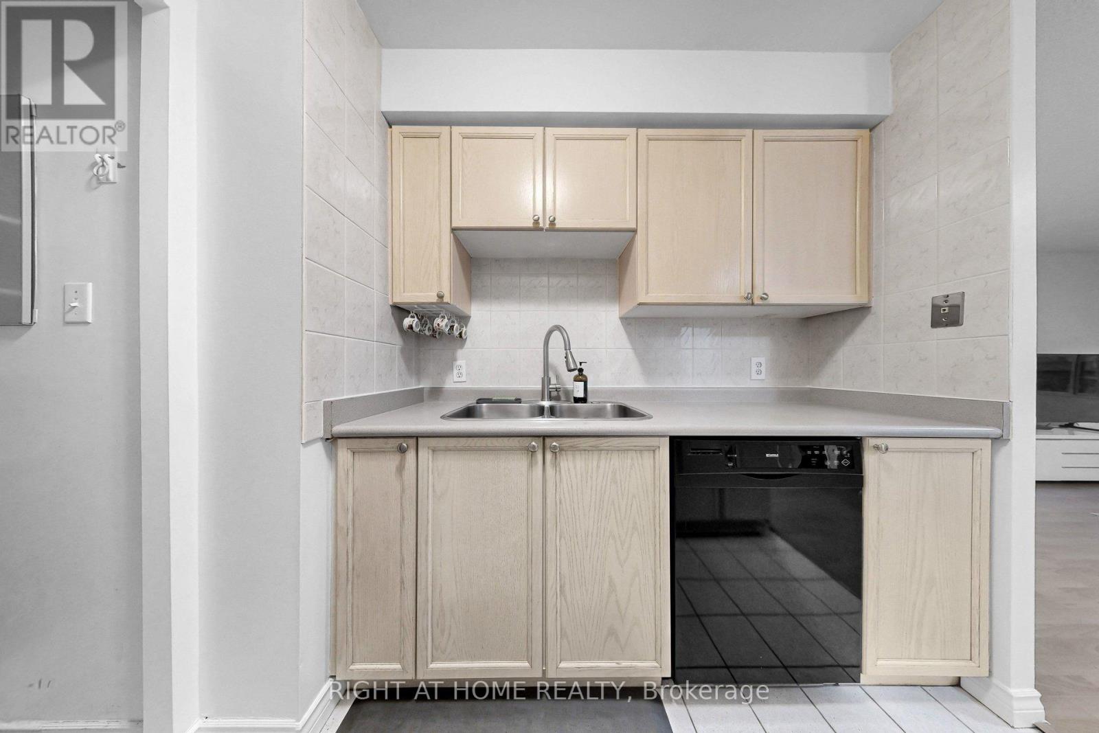#216 2100 JOHN STREET - 15