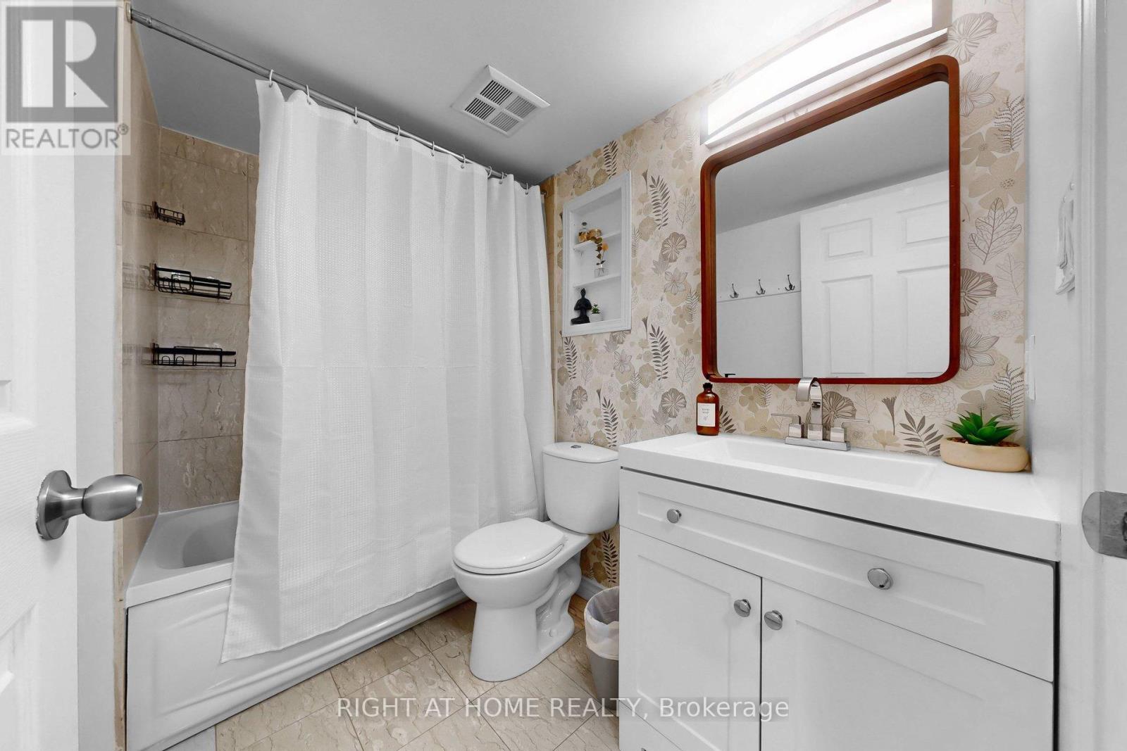 #216 2100 JOHN STREET - 21