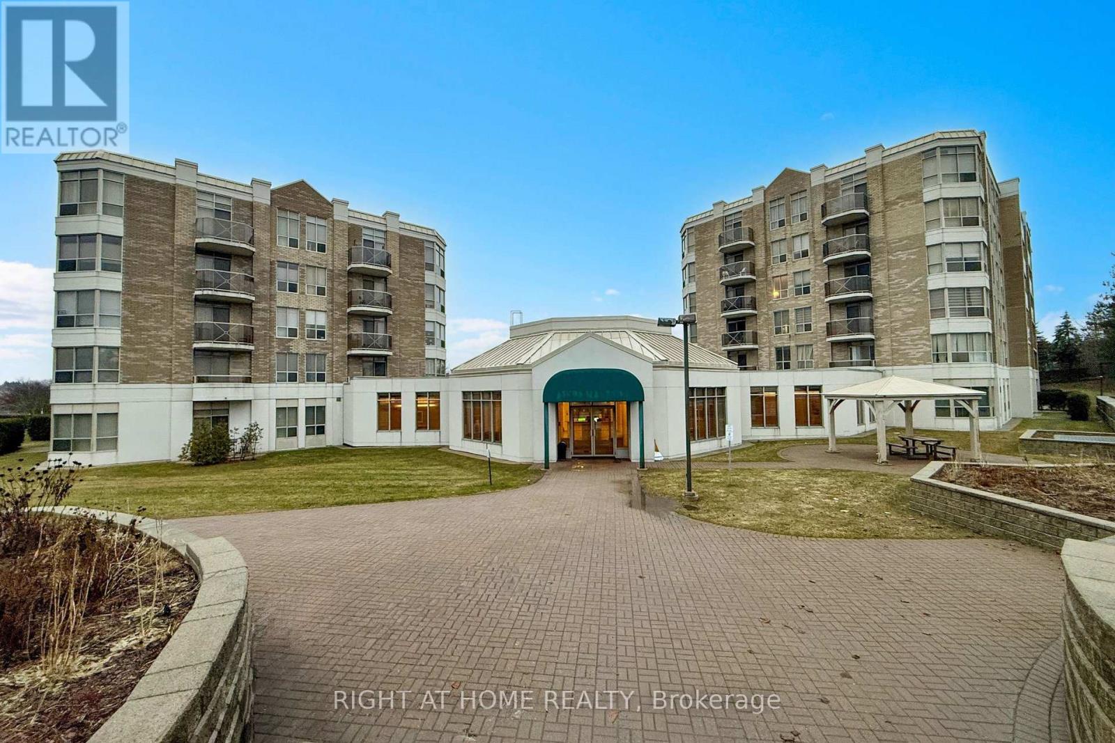 #216 2100 JOHN STREET - 4