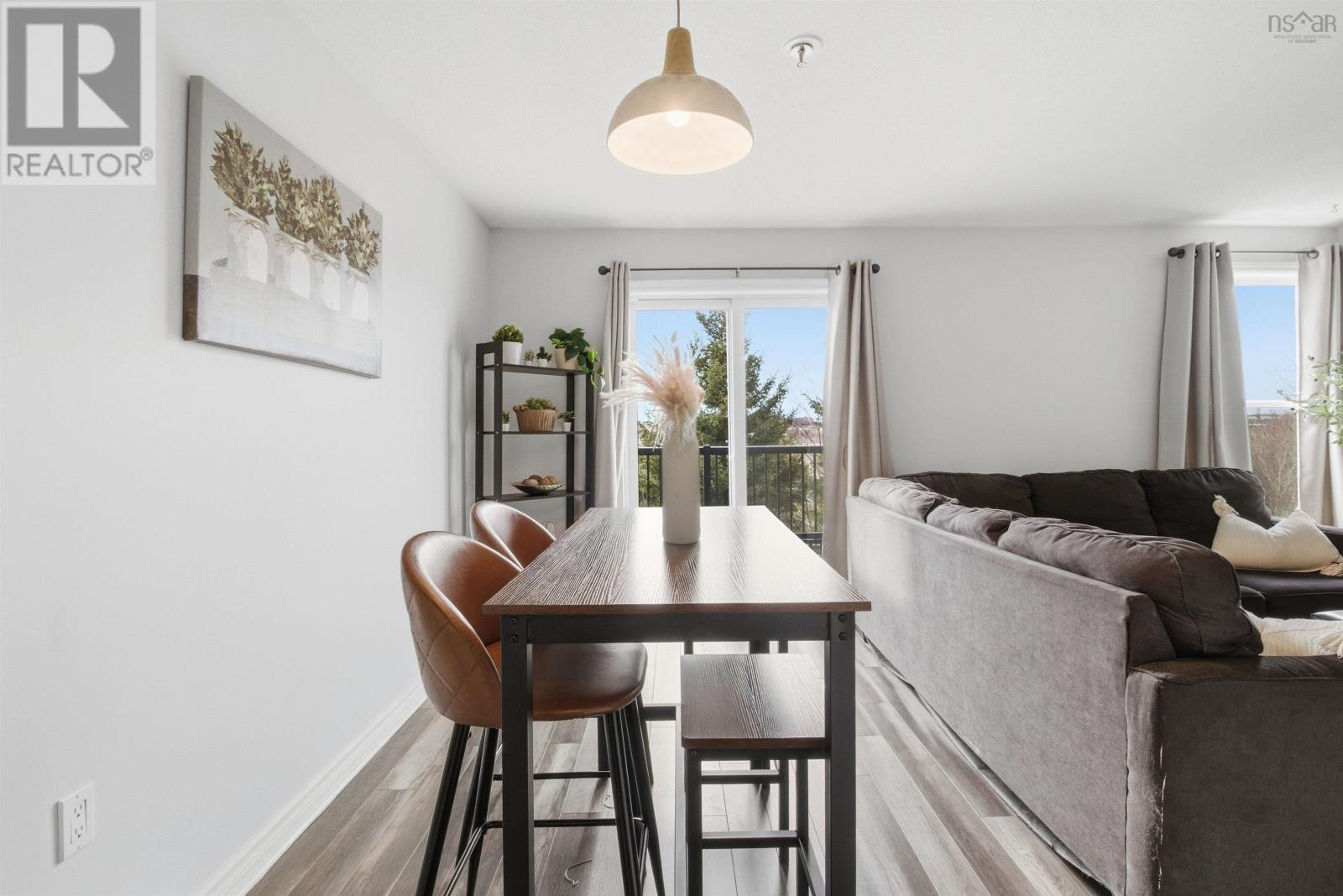 Property 10 of 25 of 215 75 Collins Grove