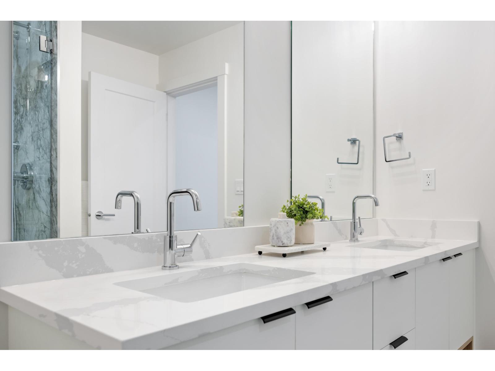 5 5993 143 STREET, Surrey