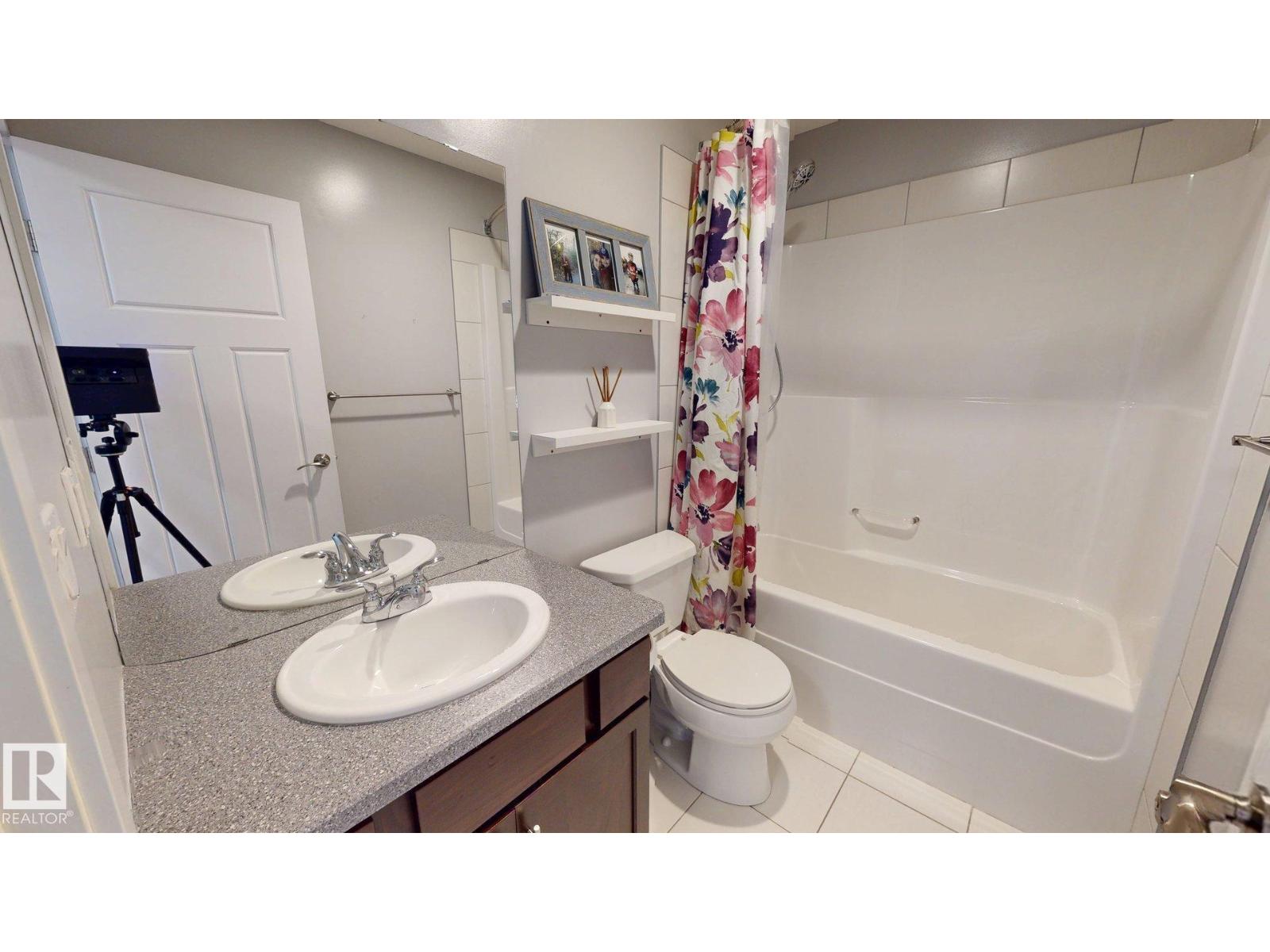 3885 GALLINGER LO NW, Edmonton