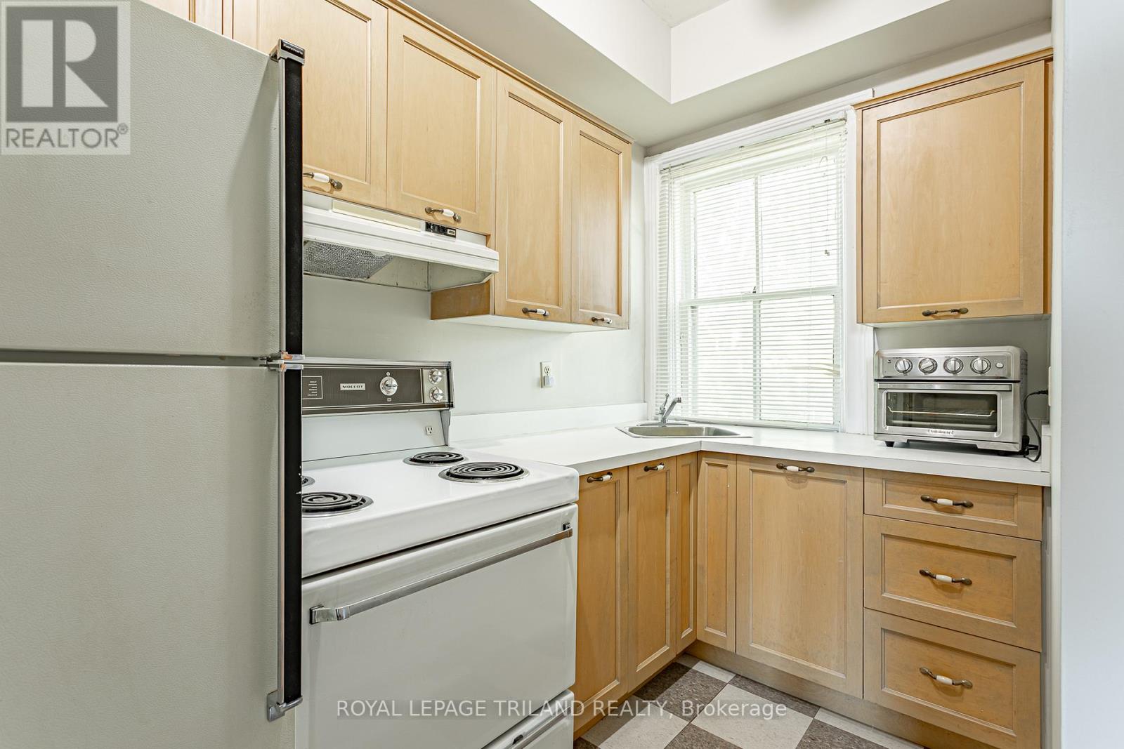 848 DUNDAS STREET E Property Photo