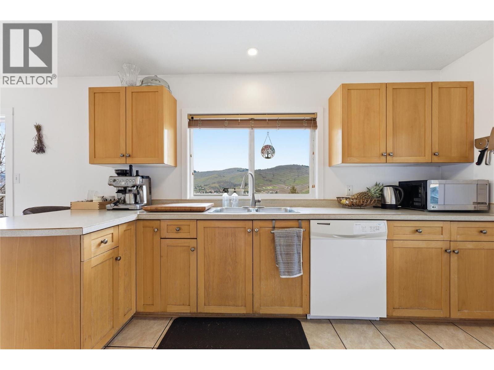 4202 15 Crescent, Vernon