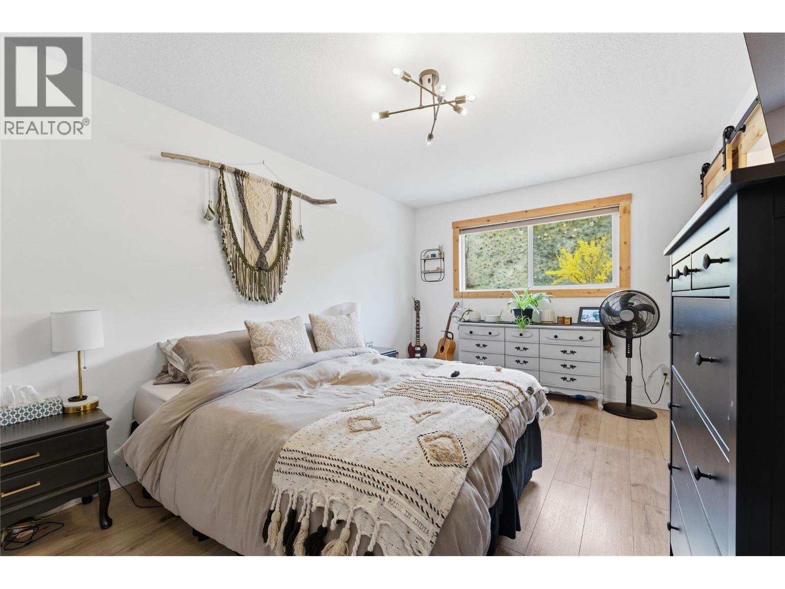 4202 15 Crescent, Vernon