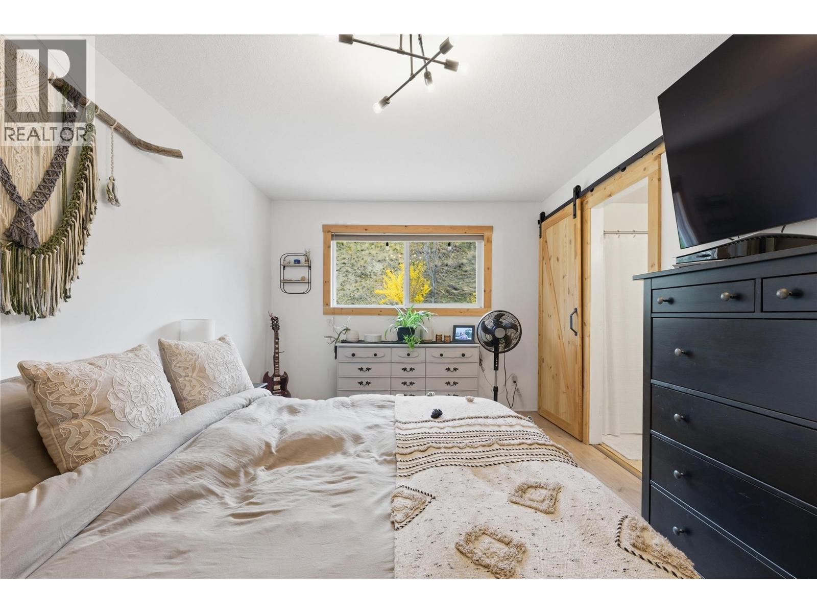 4202 15 Crescent, Vernon