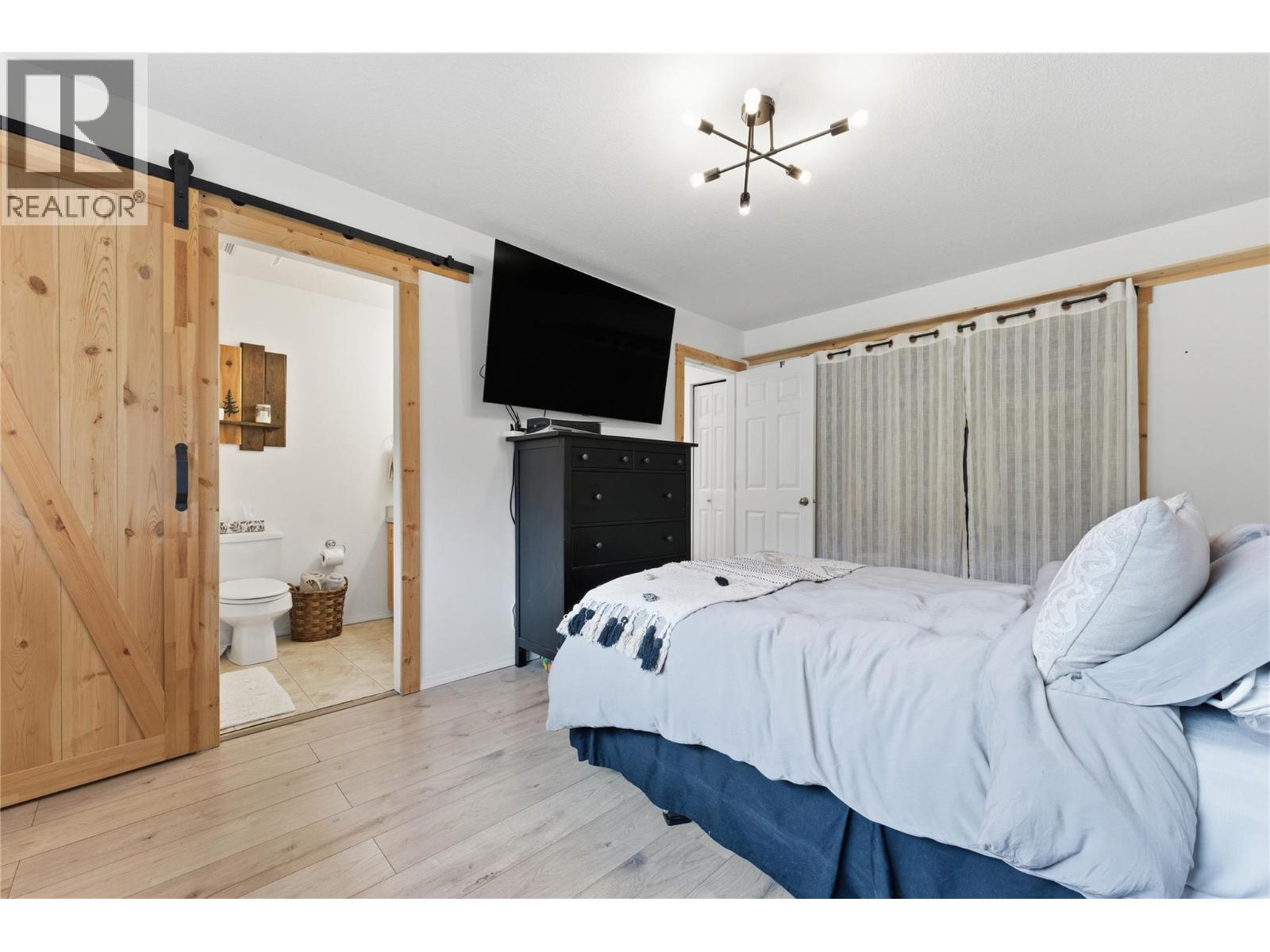 4202 15 Crescent, Vernon