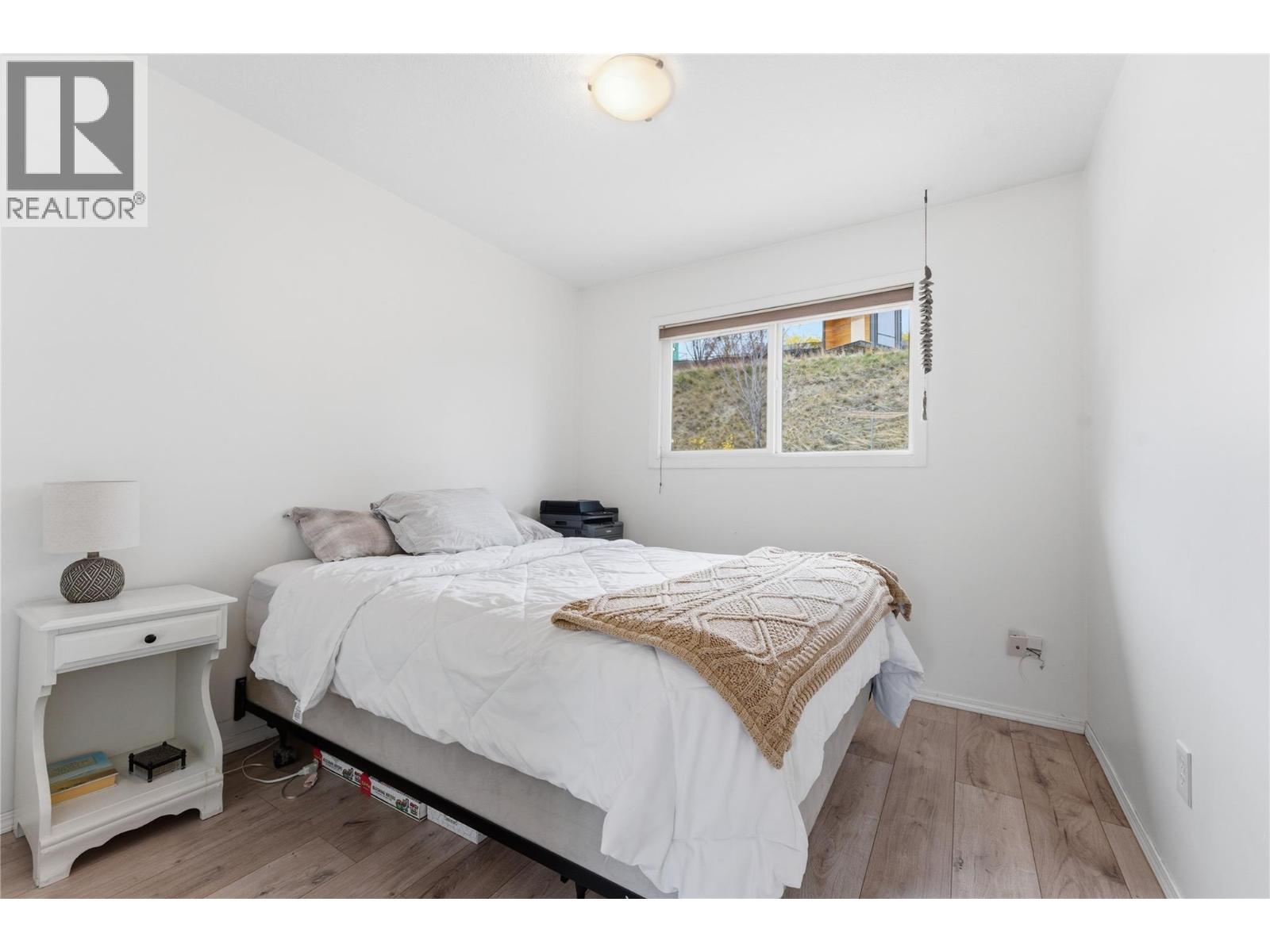 4202 15 Crescent, Vernon