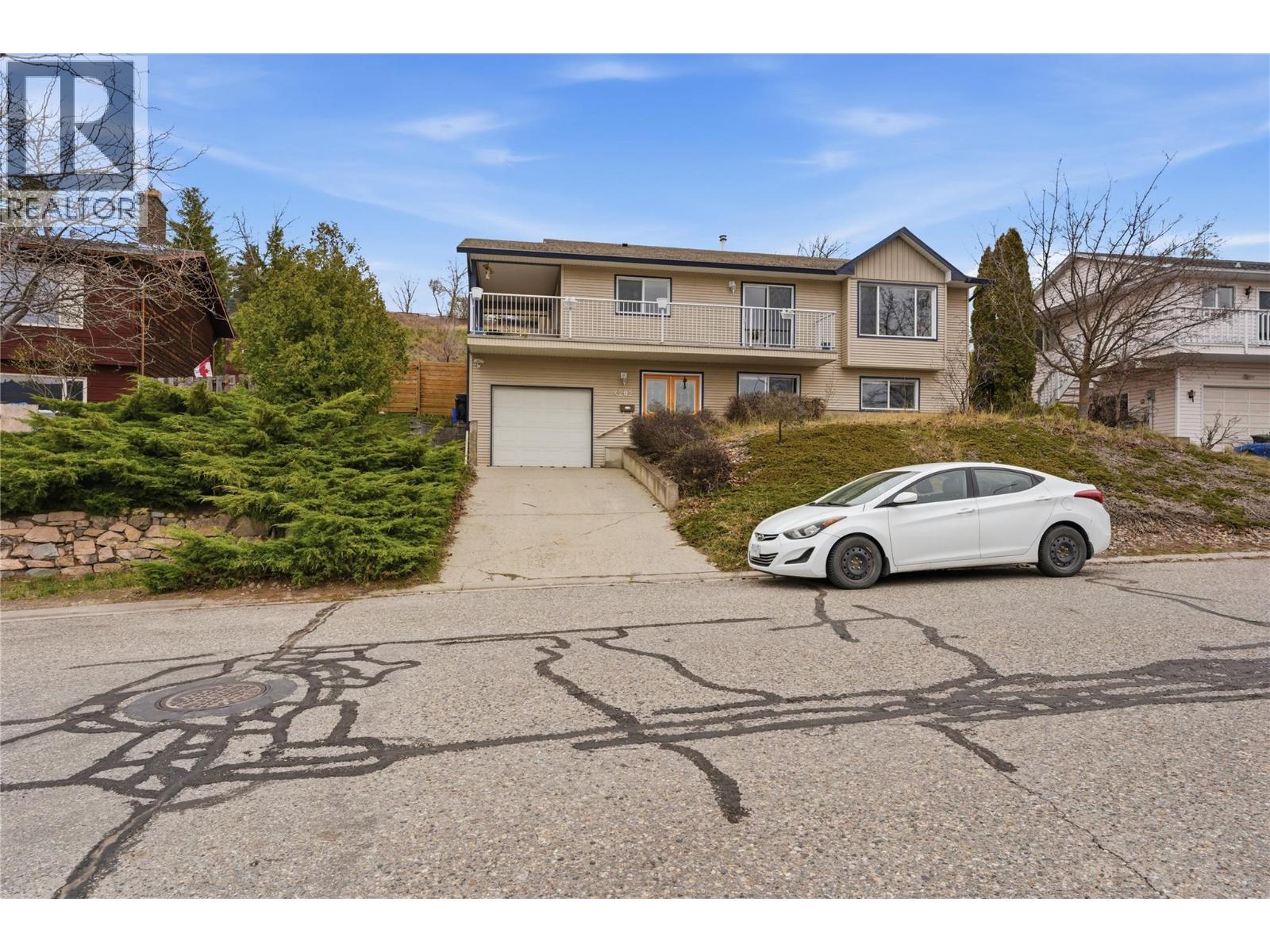 4202 15 Crescent, Vernon