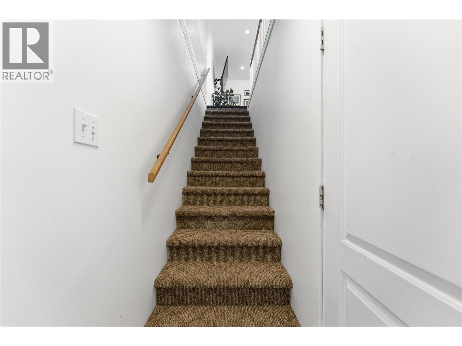 4202 15 Crescent, Vernon