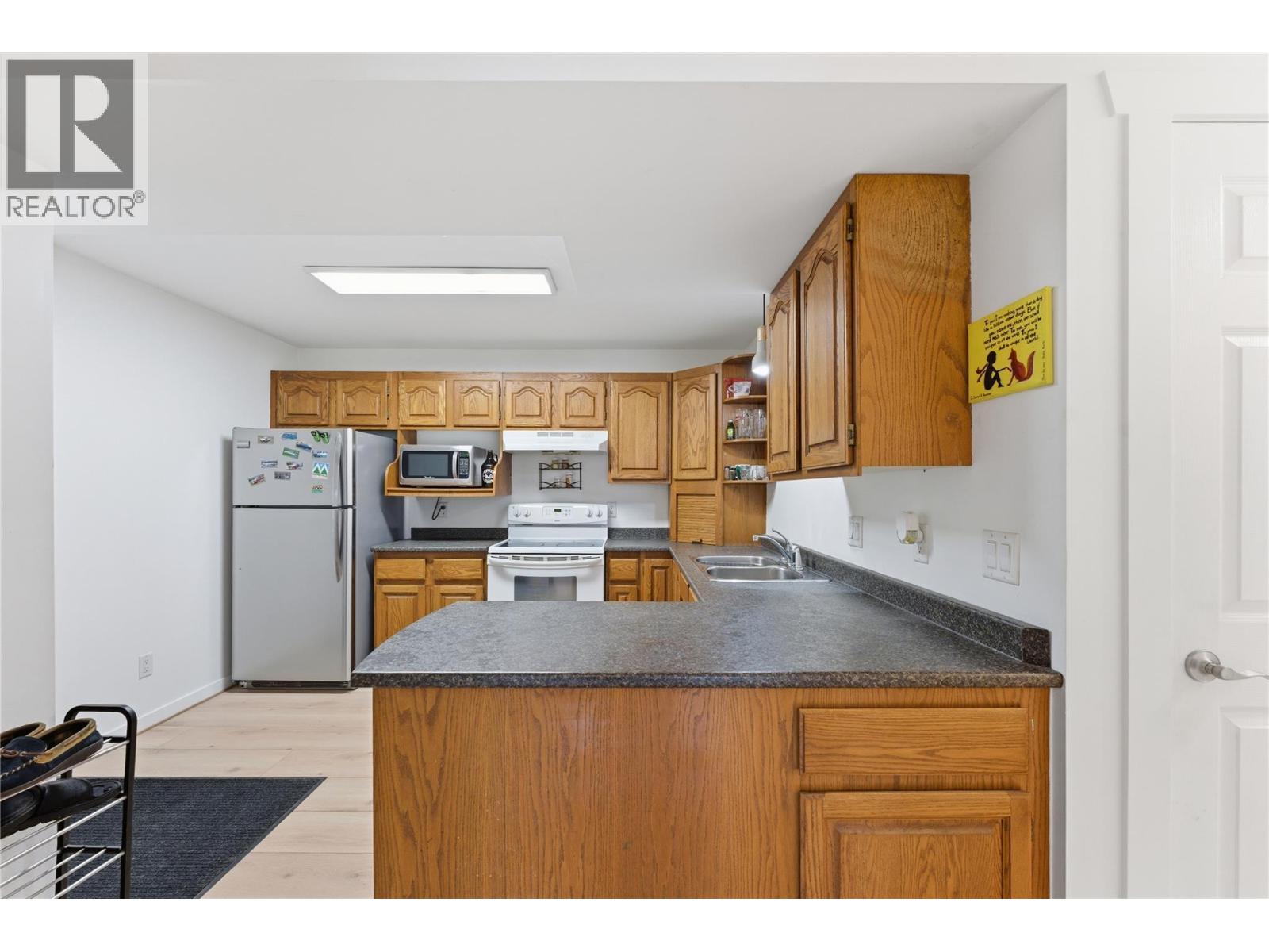 4202 15 Crescent, Vernon