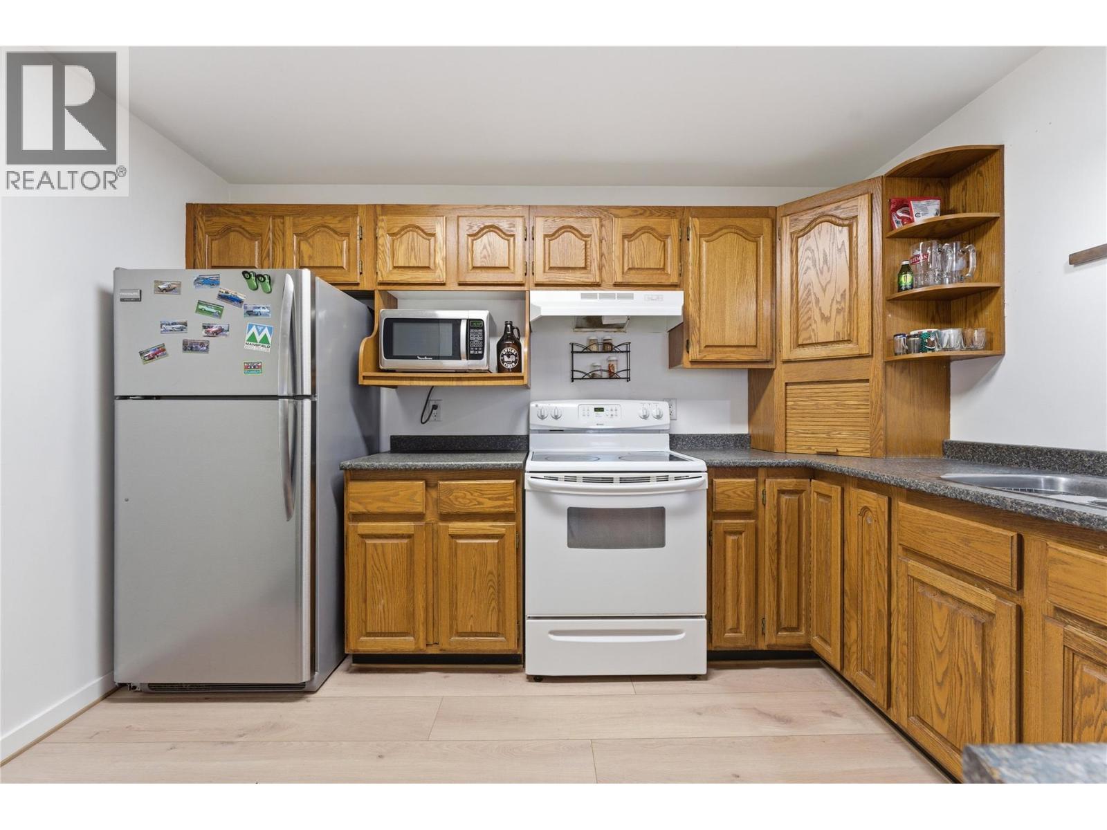 4202 15 Crescent, Vernon