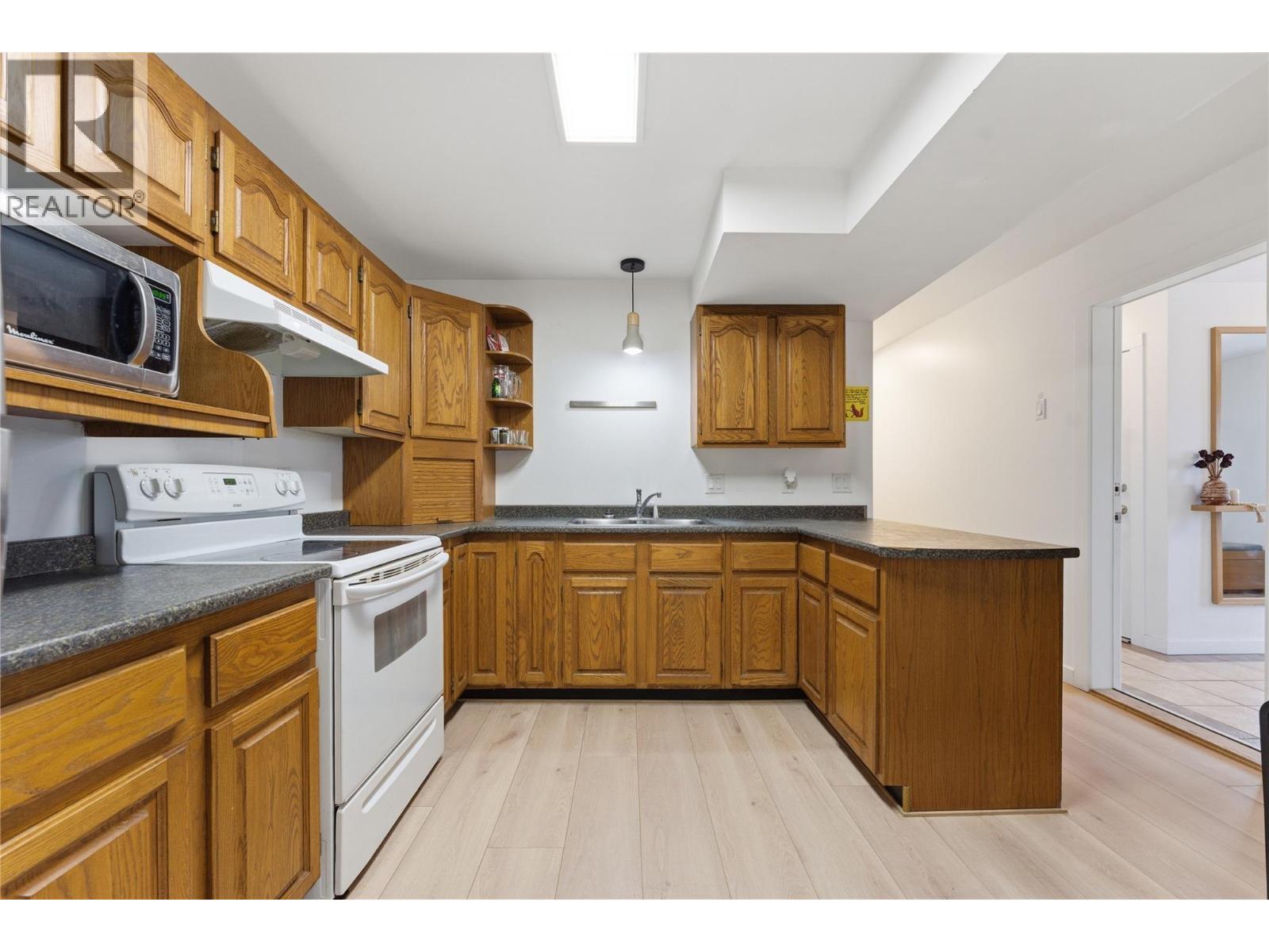 4202 15 Crescent, Vernon