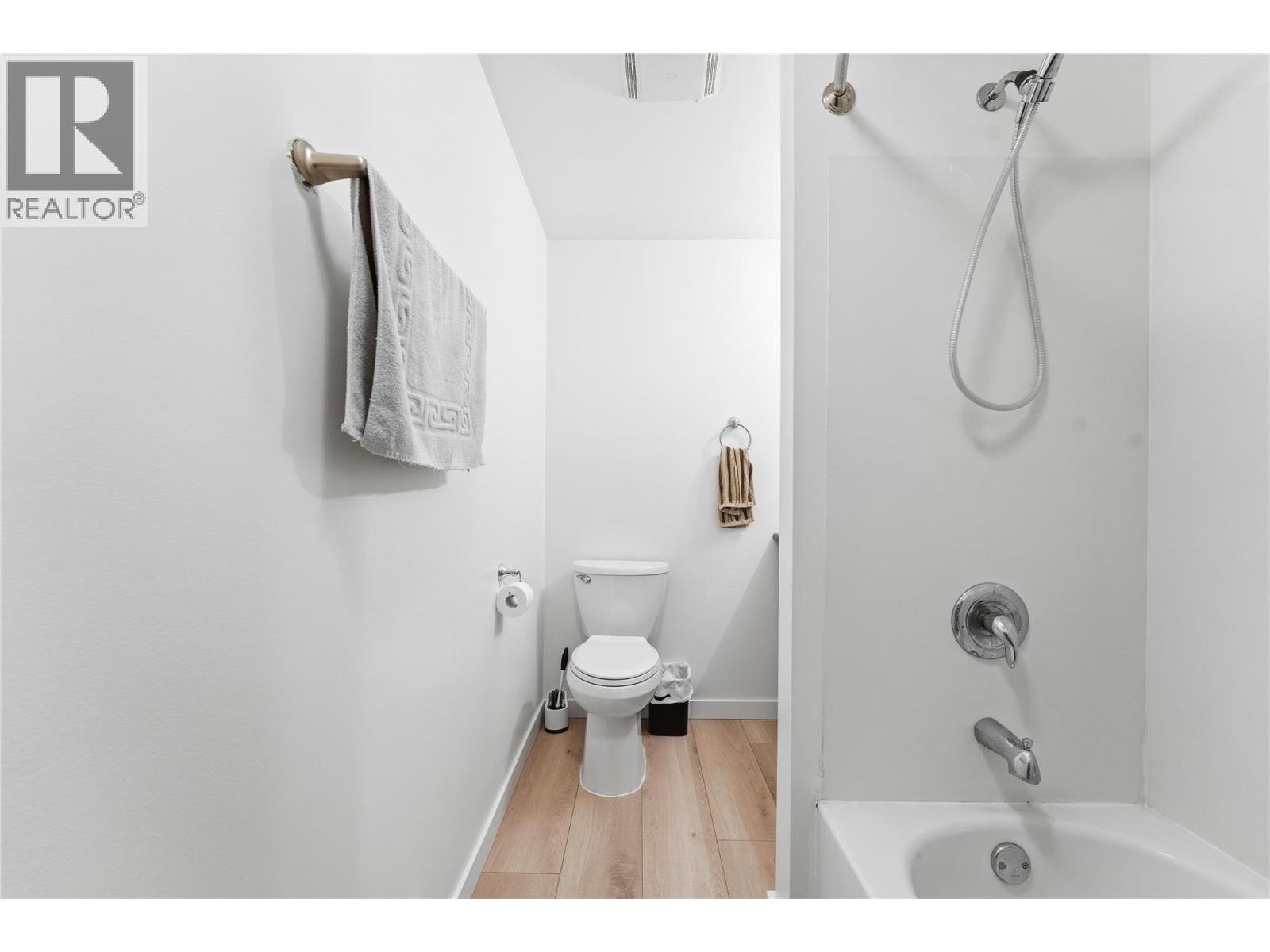 4202 15 Crescent, Vernon