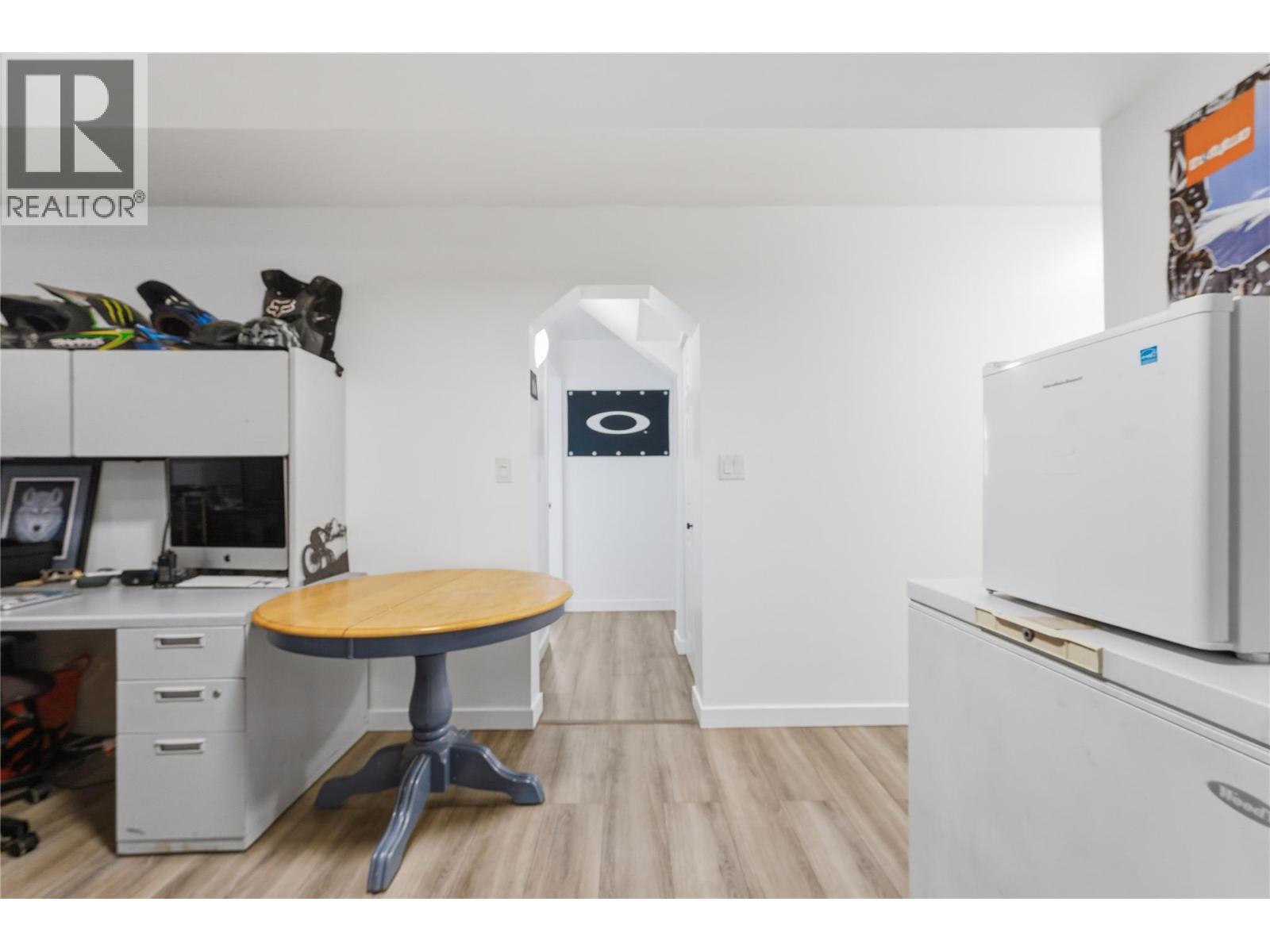 4202 15 Crescent, Vernon