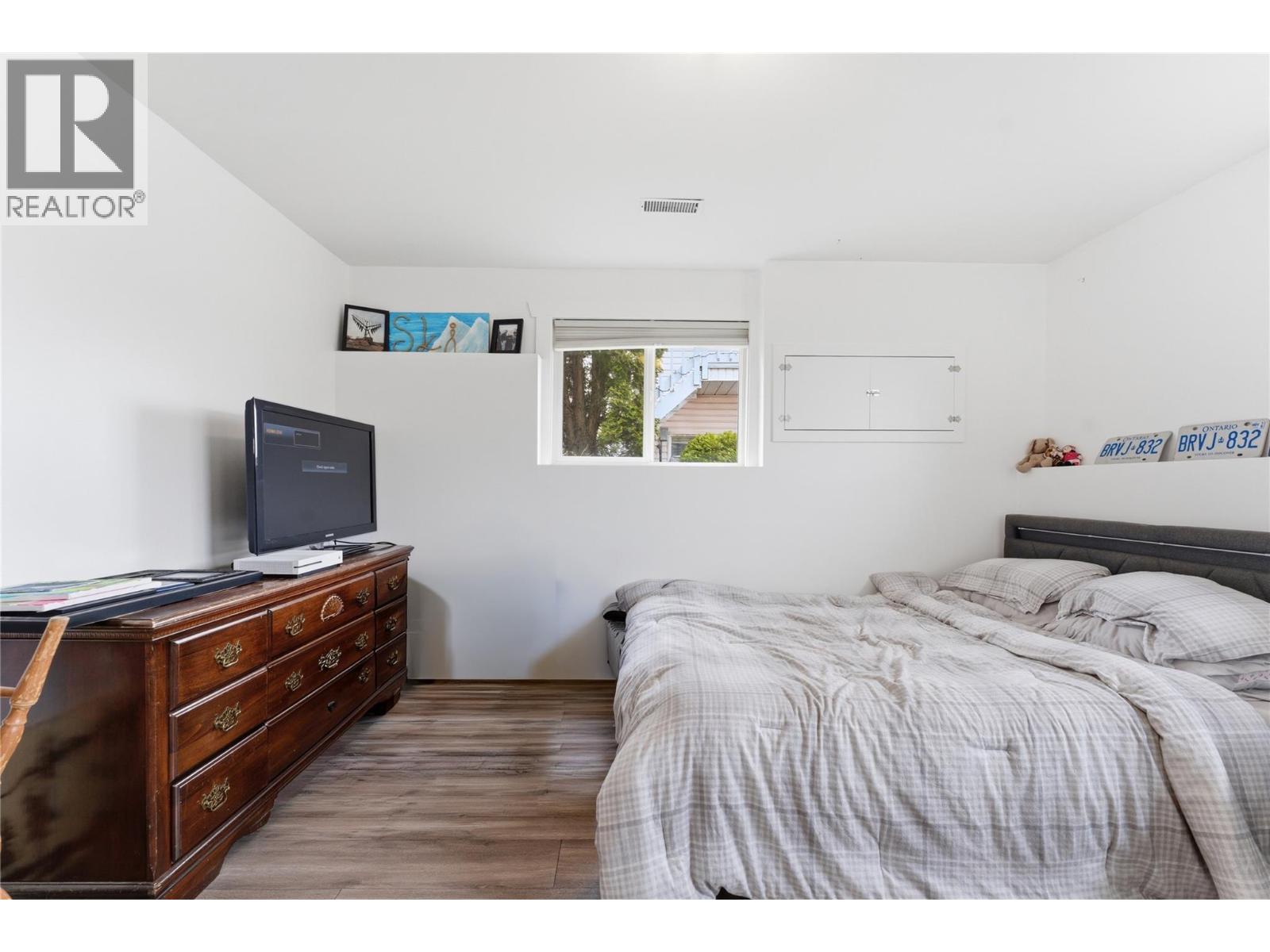 4202 15 Crescent, Vernon