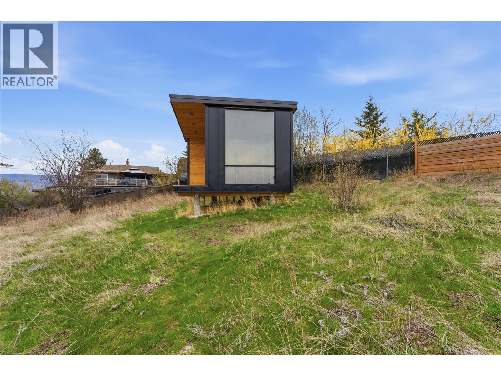 4202 15 Crescent, Vernon