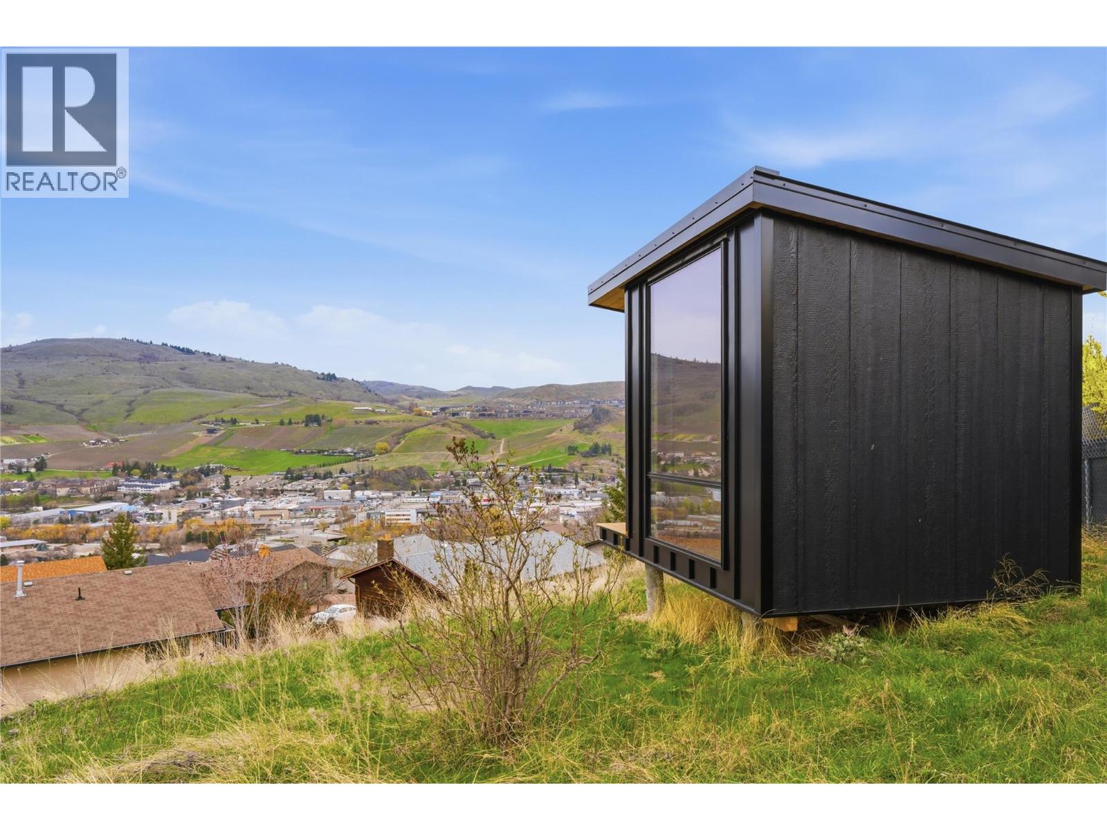 4202 15 Crescent, Vernon