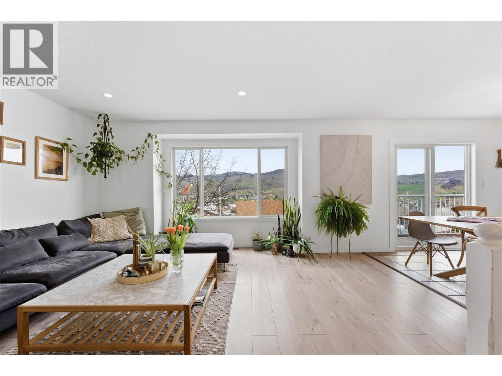 4202 15 Crescent, Vernon