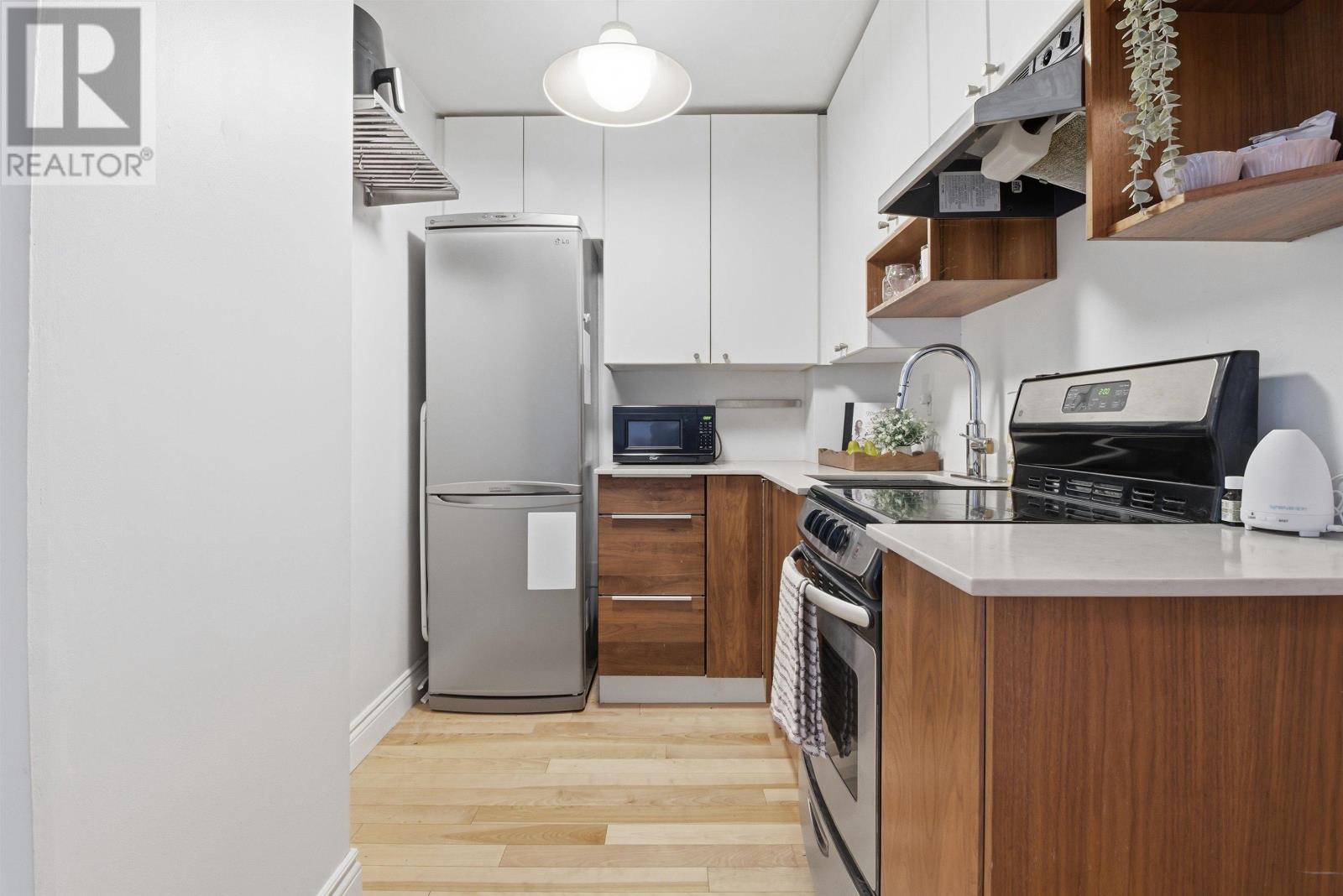 806 5959 SPRING GARDEN ROAD - 4