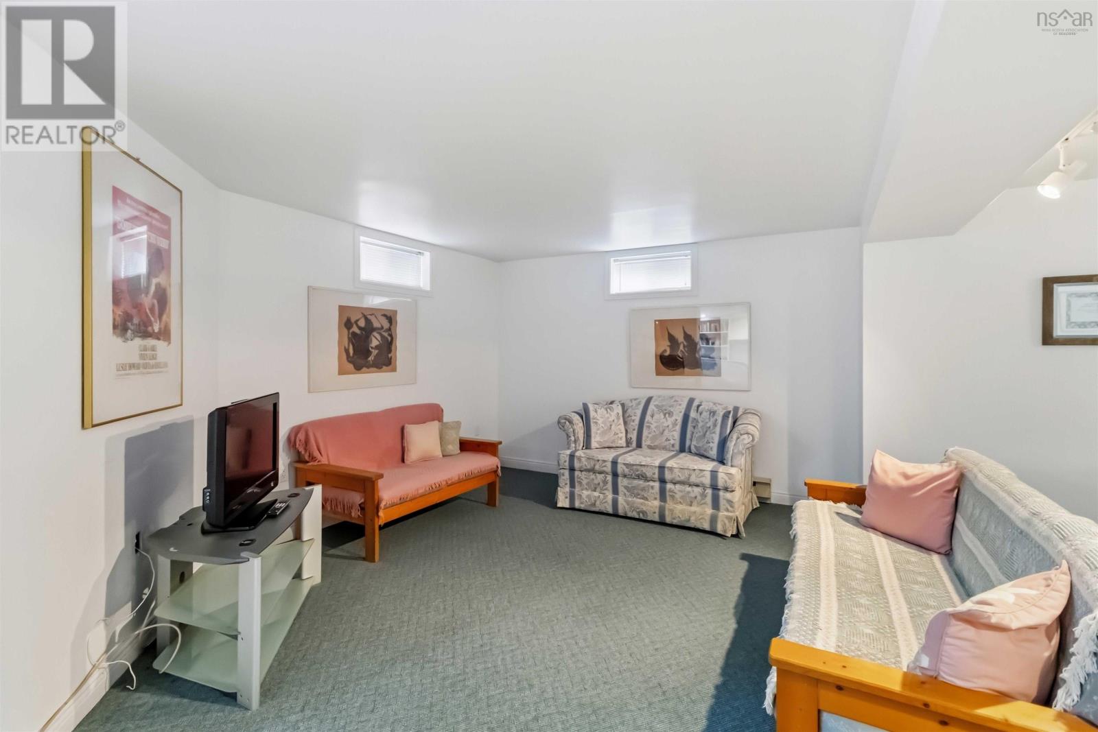 Property 35 of 47 of 198 Cresthaven Drive