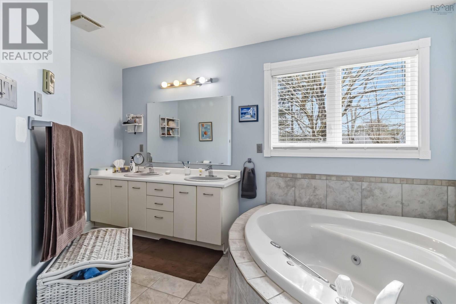 Property 29 of 47 of 198 Cresthaven Drive