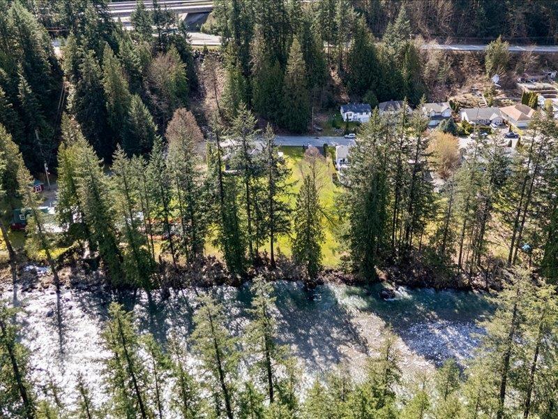 320 FORREST CRESCENT, Hope, Hope
