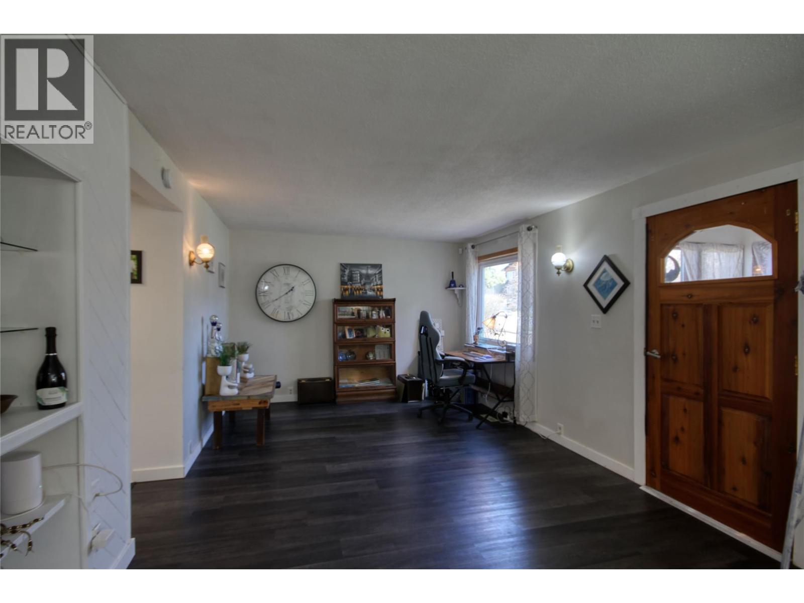 225 16 Avenue S, Cranbrook