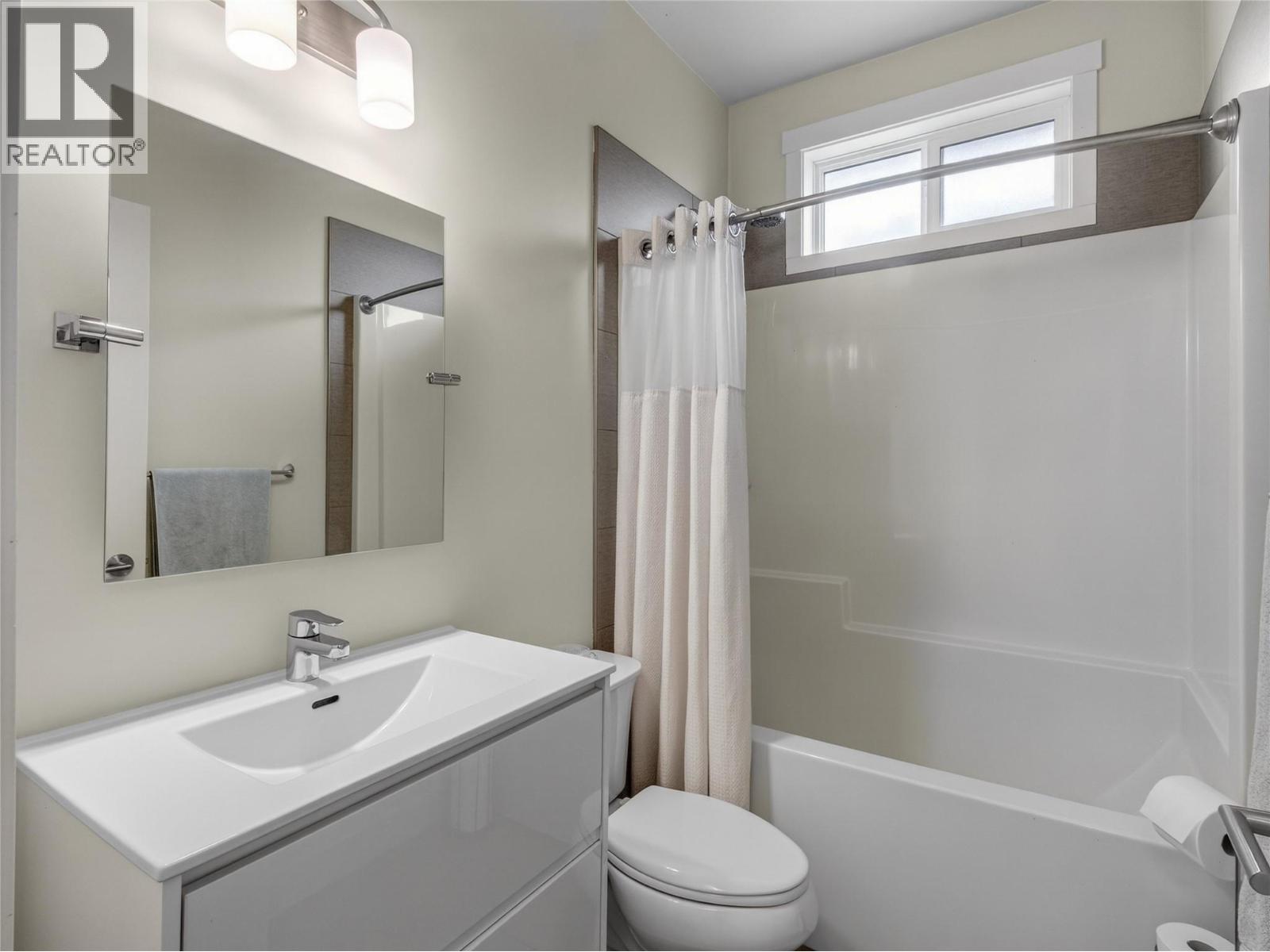 136 SENDERO Crescent, Penticton