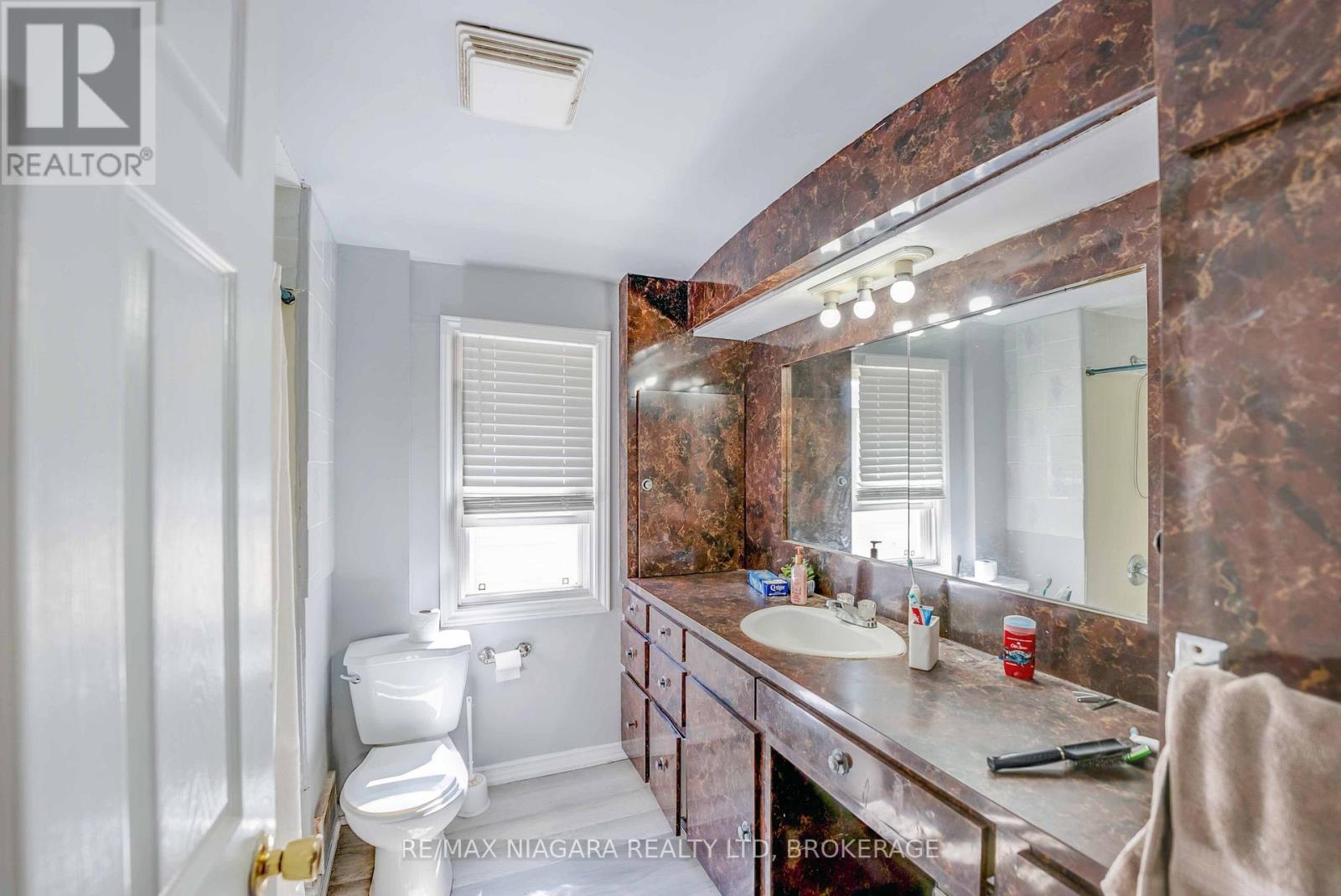 Second floor 4 piece bathroom