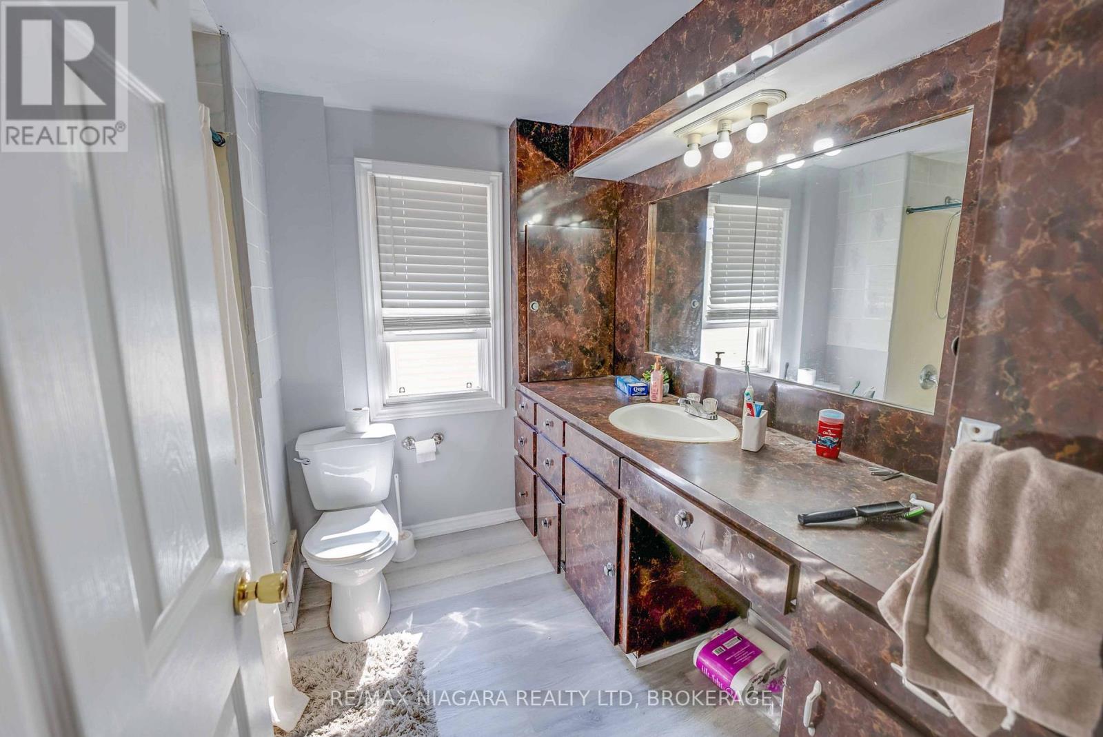 Second floor 4 piece bathroom