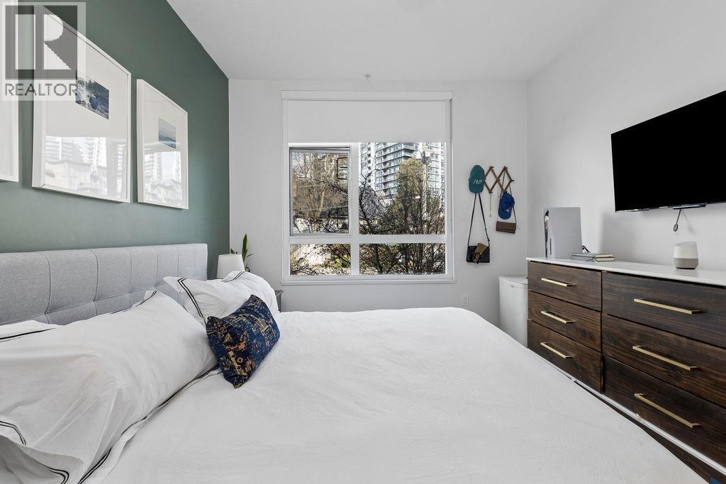 207 217 W 8TH STREET — photo 18