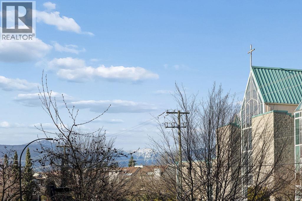 207 217 W 8TH STREET — photo 28