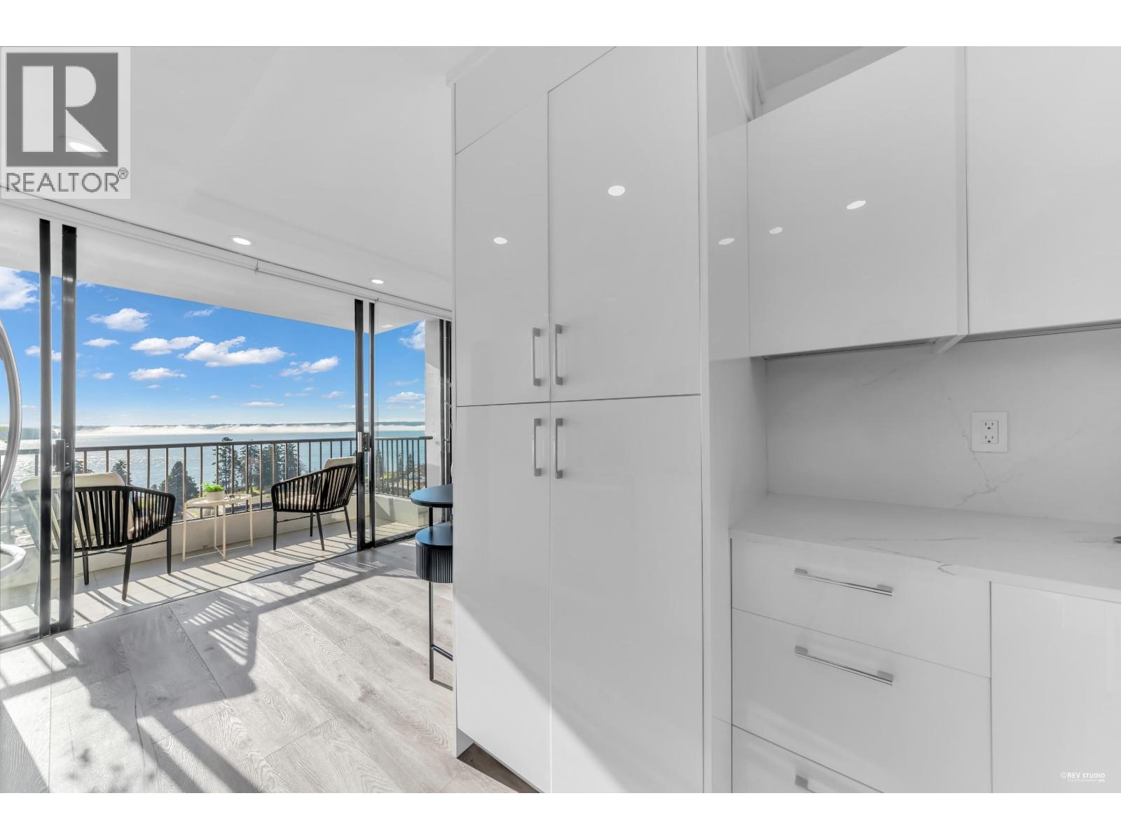 1202 650 16TH STREET, West Vancouver