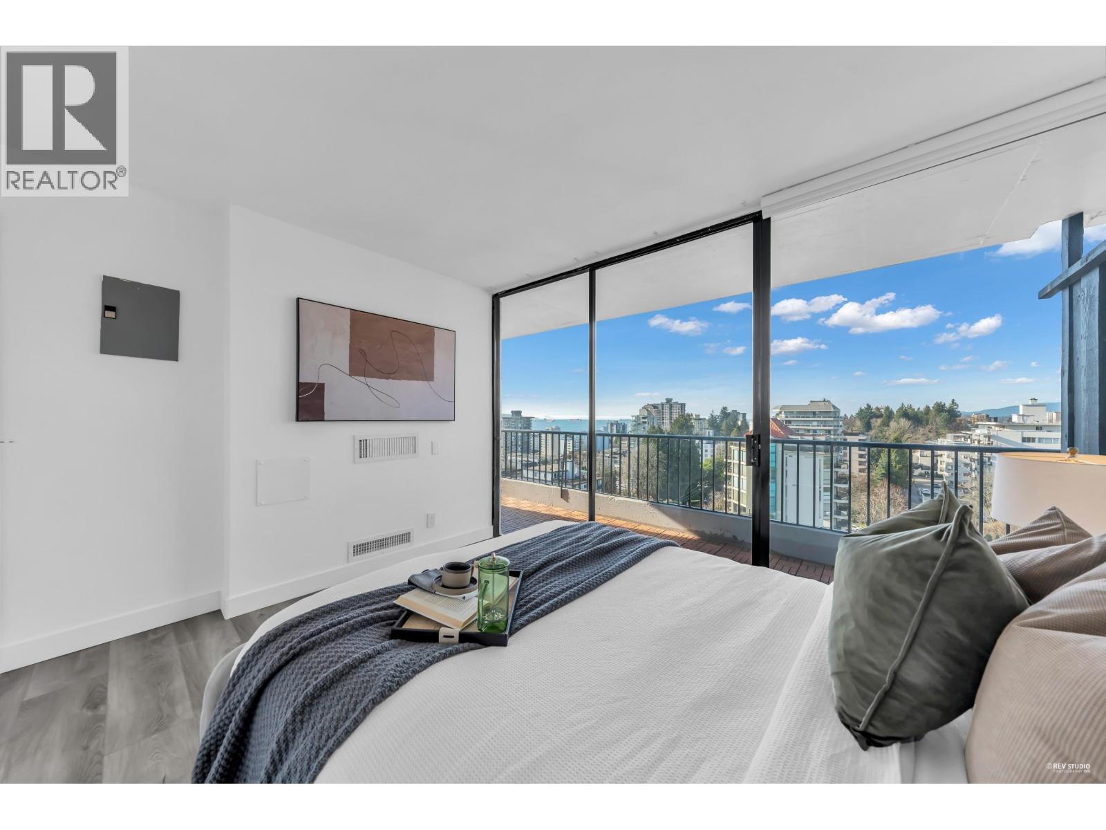 1202 650 16TH STREET, West Vancouver