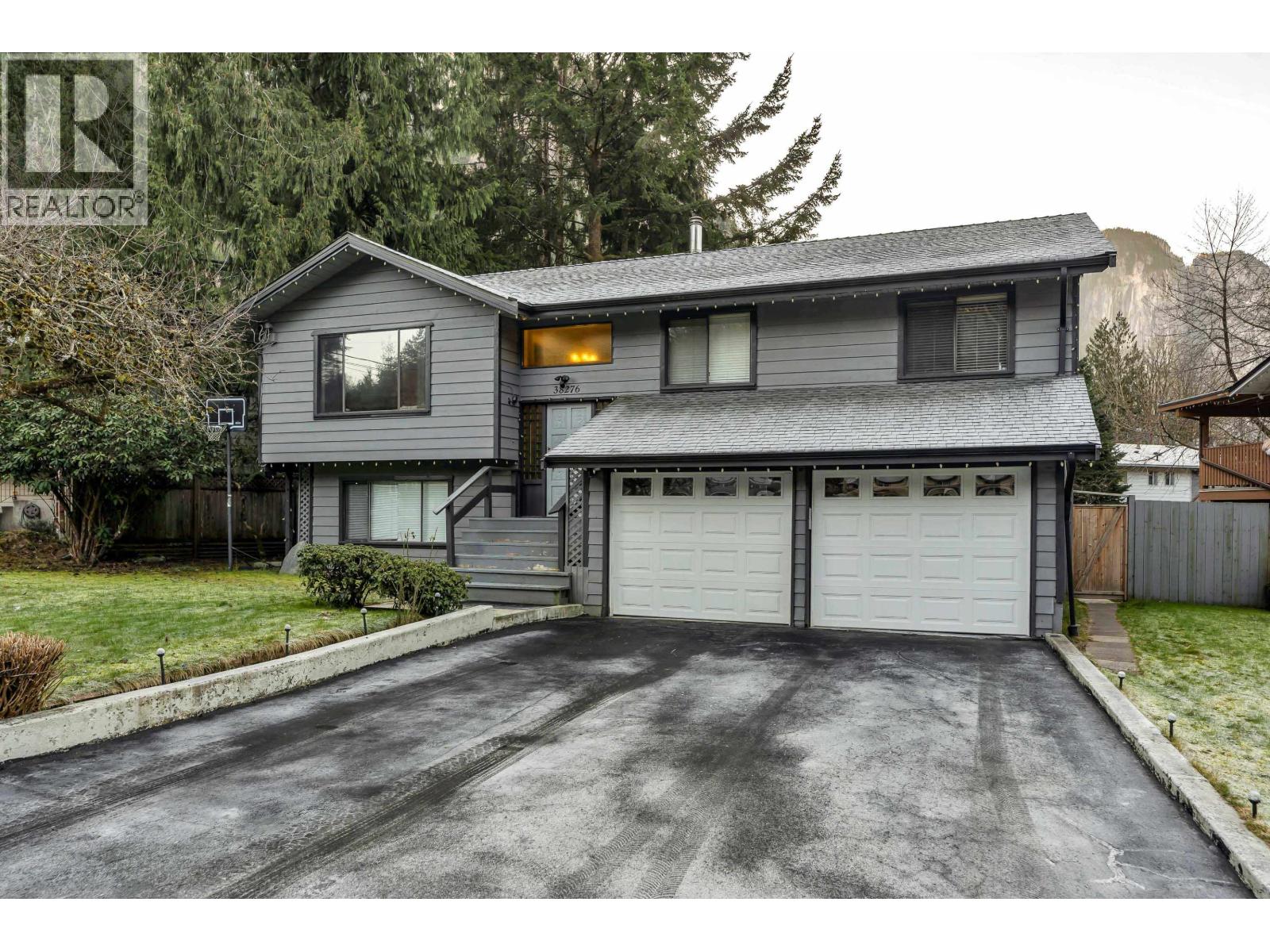 38276 MYRTLEWOOD CRESCENT, Squamish