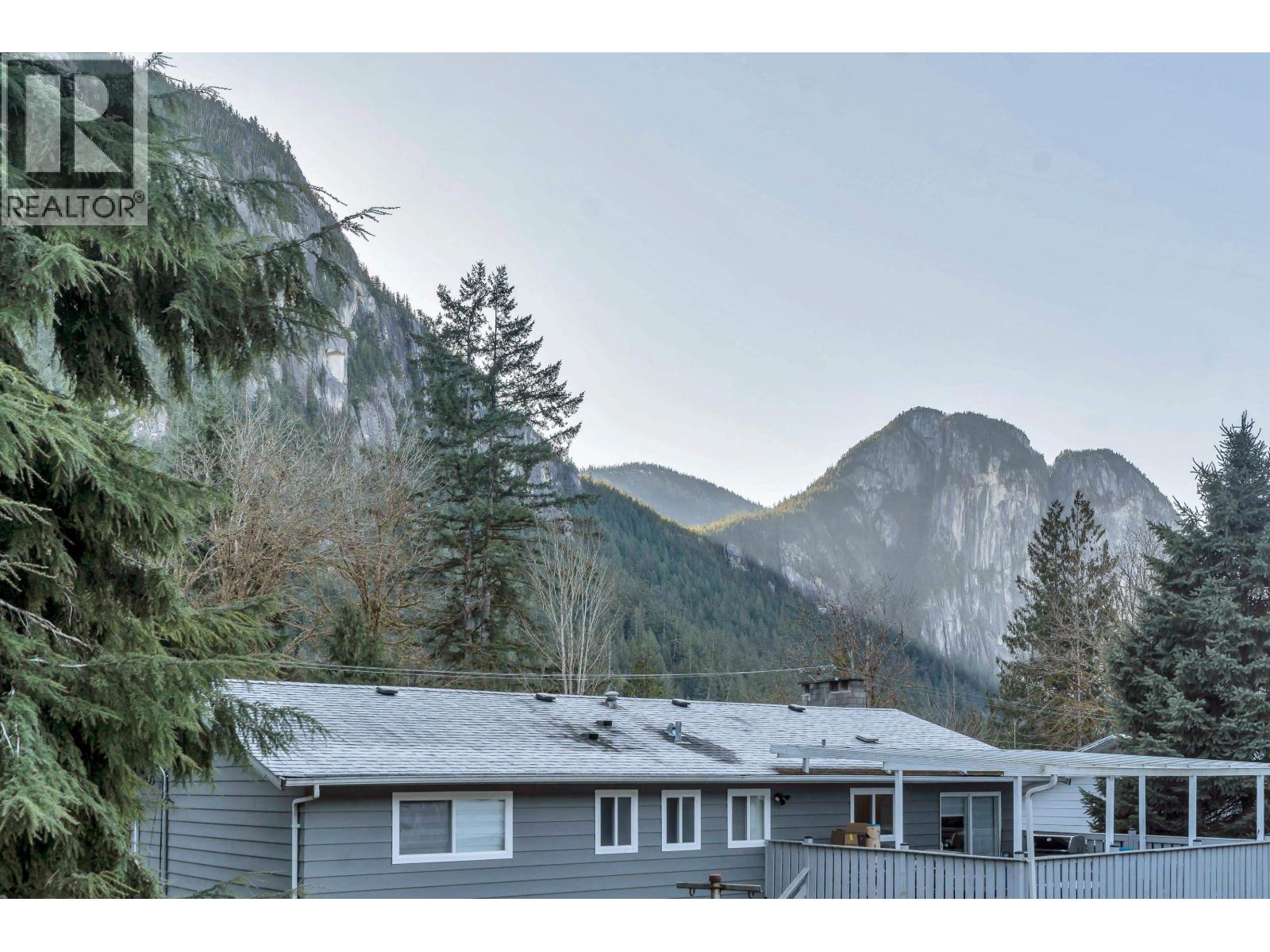 38276 MYRTLEWOOD CRESCENT, Squamish